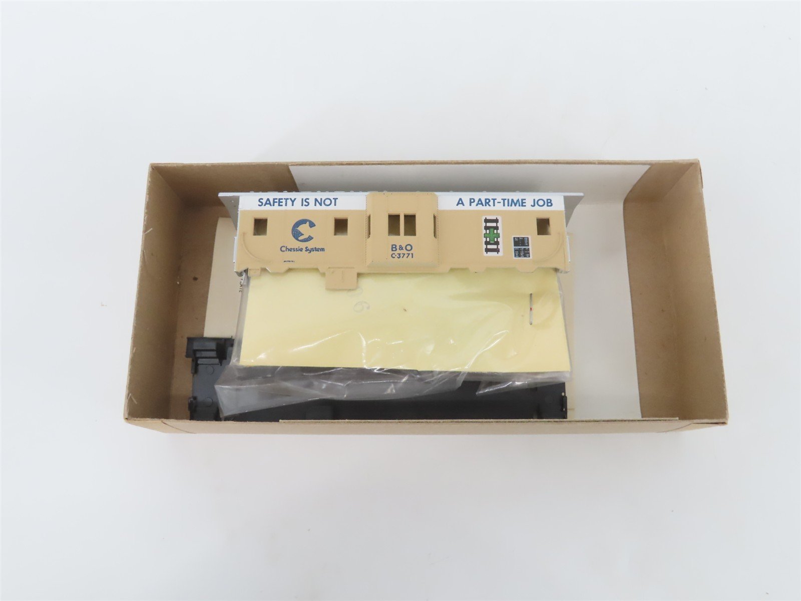 HO Athearn Bev-Bel Kit 2221 B&O Chessie System Safety Bay Window Caboose #C-3771