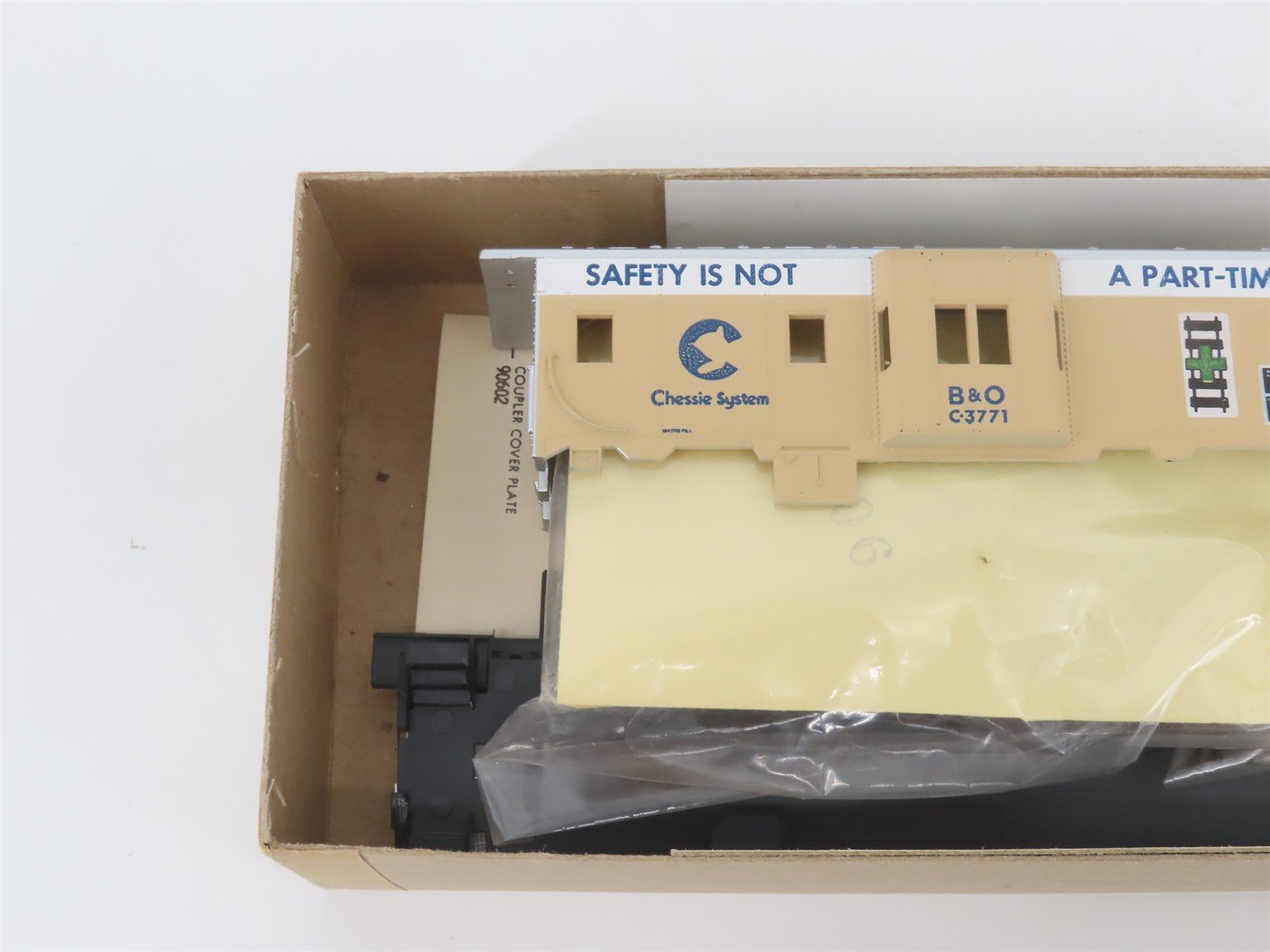 HO Athearn Bev-Bel Kit 2221 B&O Chessie System Safety Bay Window Caboose #C-3771