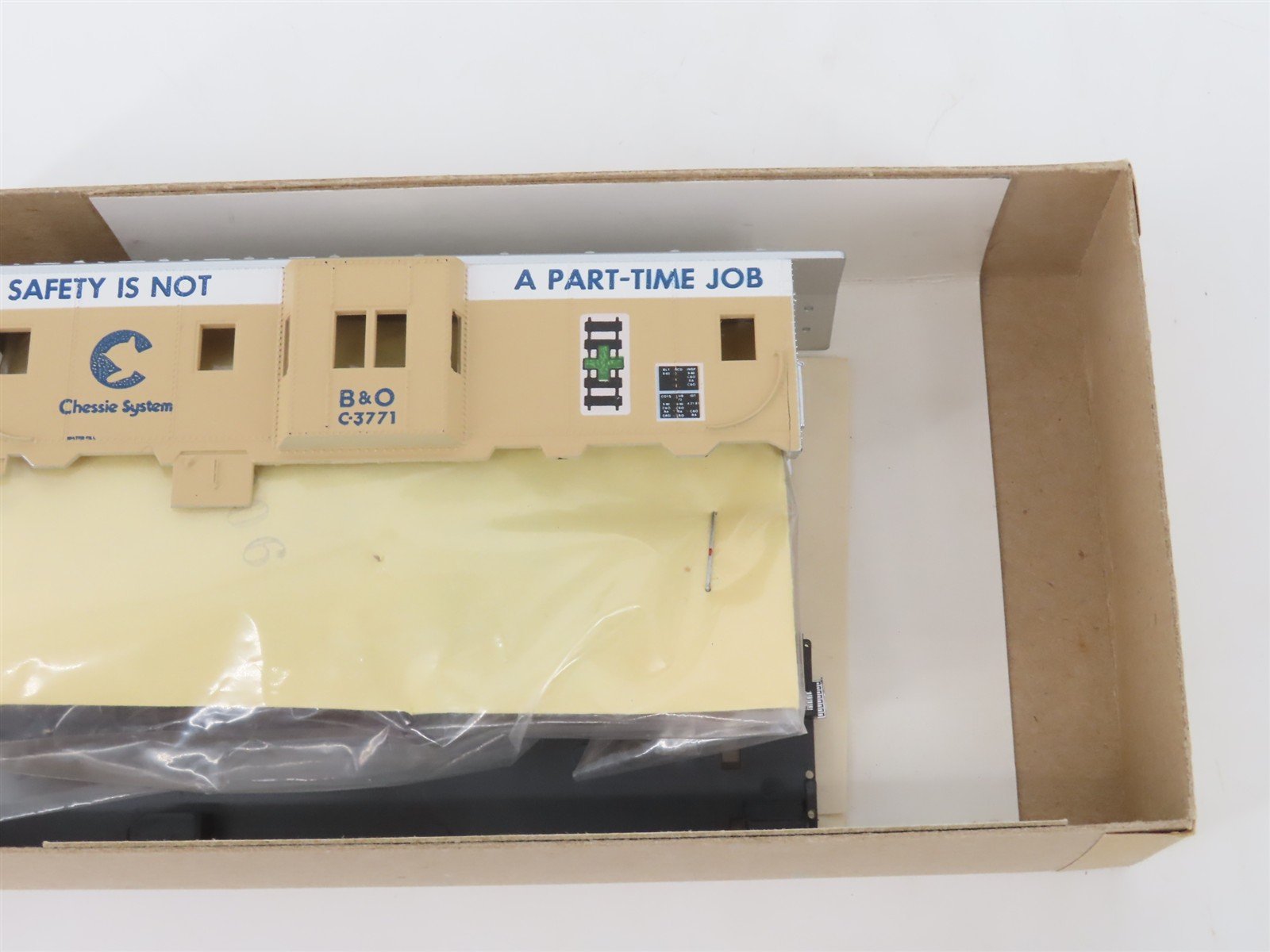 HO Athearn Bev-Bel Kit 2221 B&O Chessie System Safety Bay Window Caboose #C-3771