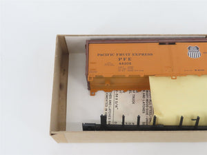 HO Athearn/Evergreen Roundhouse Kit 116-4 PFE Pacific Fruit Express Reefer 48305