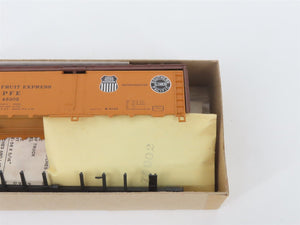 HO Athearn/Evergreen Roundhouse Kit 116-4 PFE Pacific Fruit Express Reefer 48305