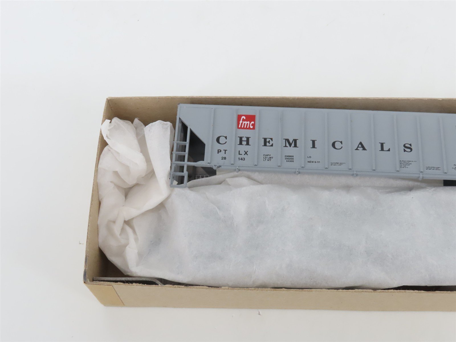 HO Scale Athearn Bev-Bel Kit 1799 PTLX FMC Chemicals 3-Bay Covered Hopper #28143