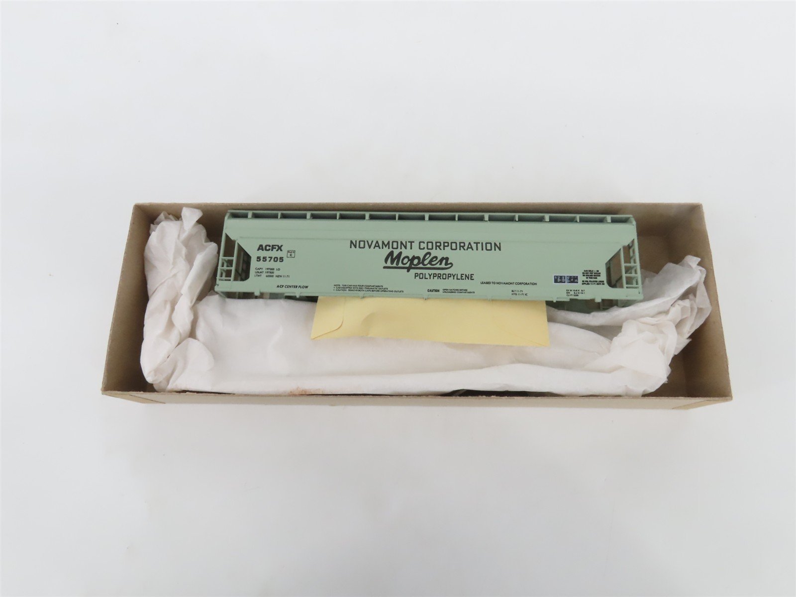 HO Scale Athearn Bev-Bel Kit 349 ACFX Novamont Corp. 4-Bay Covered Hopper #55705