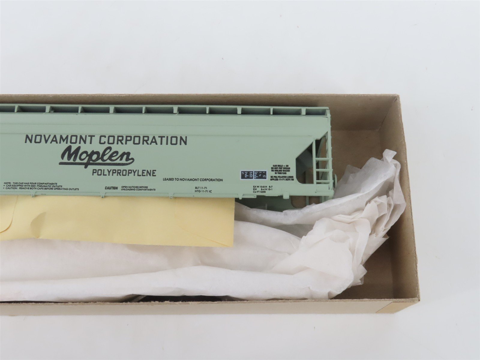 HO Scale Athearn Bev-Bel Kit 349 ACFX Novamont Corp. 4-Bay Covered Hopper #55705