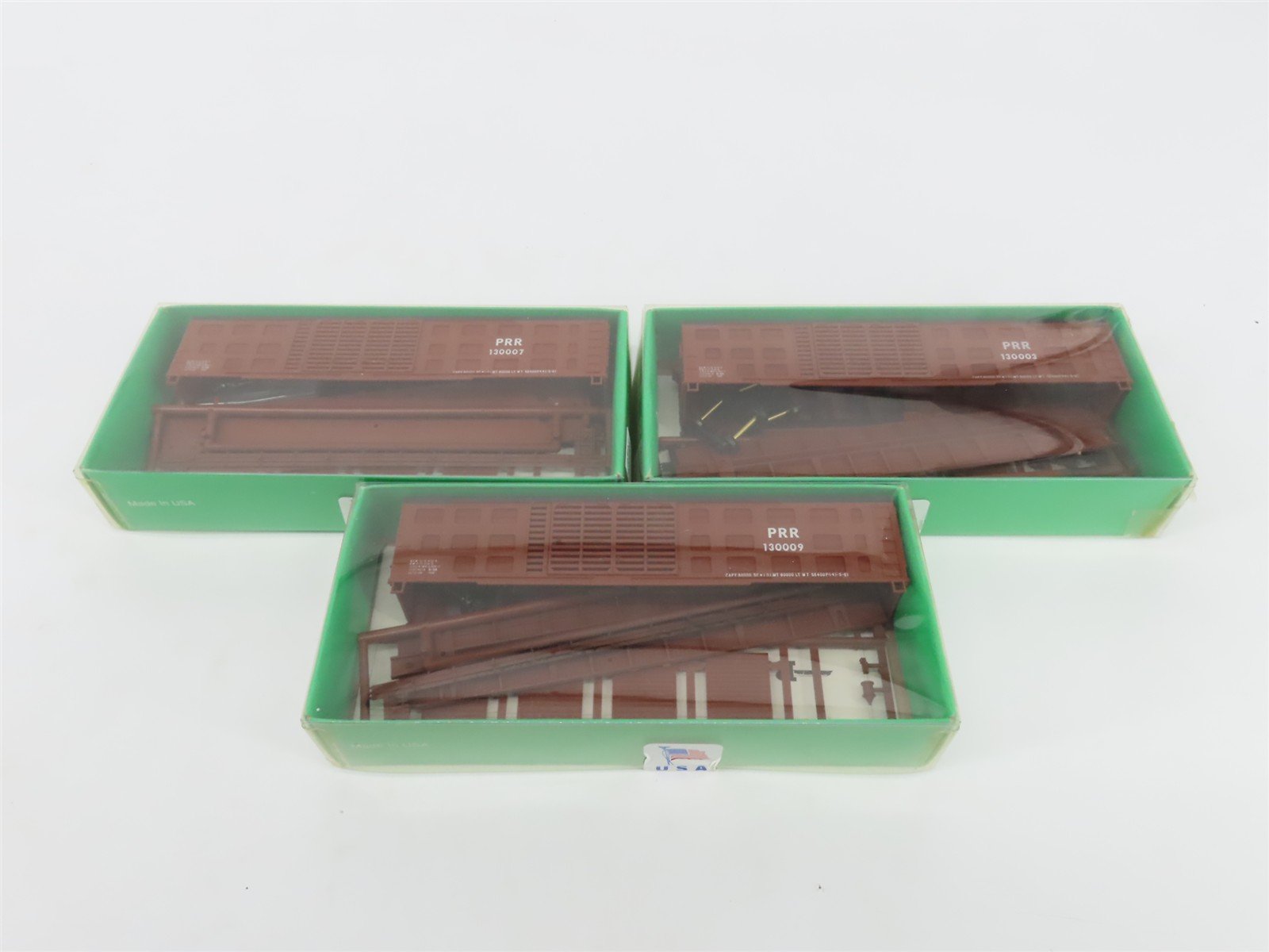 HO Scale Bowser Kit 55469 PRR Pennsylvania K-9 50' Stock Cars 3-Pack