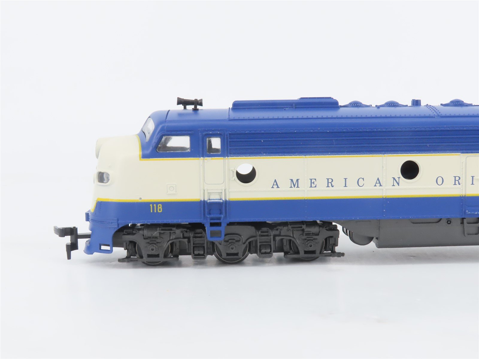 HO Rivarossi 0824 American Orient Express EMD E8A/A Diesel Passenger Train Set