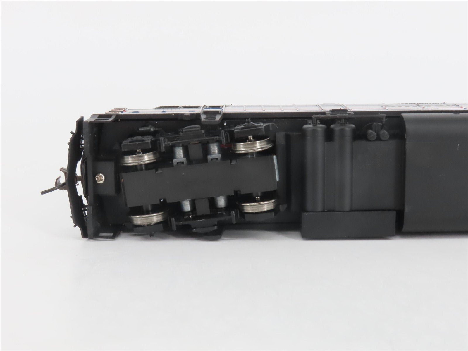 HO Scale Bachmann Spectrum 87024 AMTK Amtrak Phase III F40PH Diesel #304