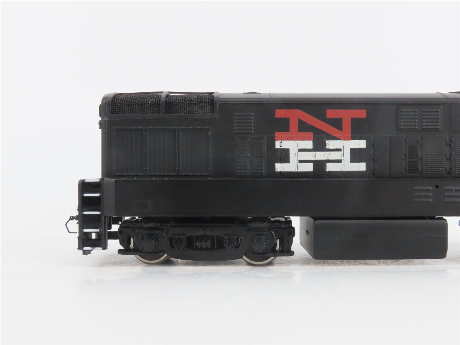 HO Scale Bachmann Spectrum 81215 NH New Haven FM H16-44 Diesel #1611