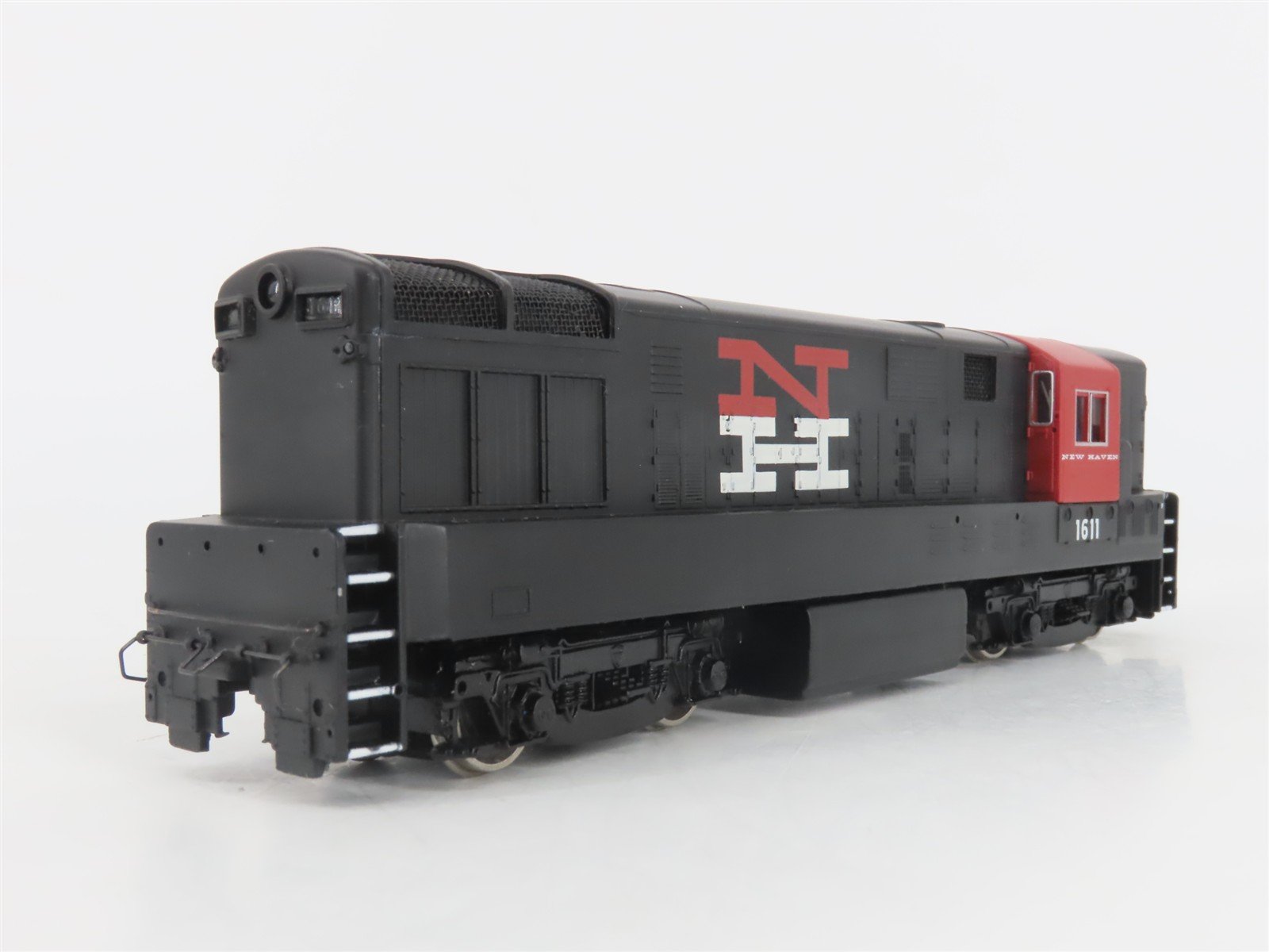 HO Scale Bachmann Spectrum 81215 NH New Haven FM H16-44 Diesel #1611