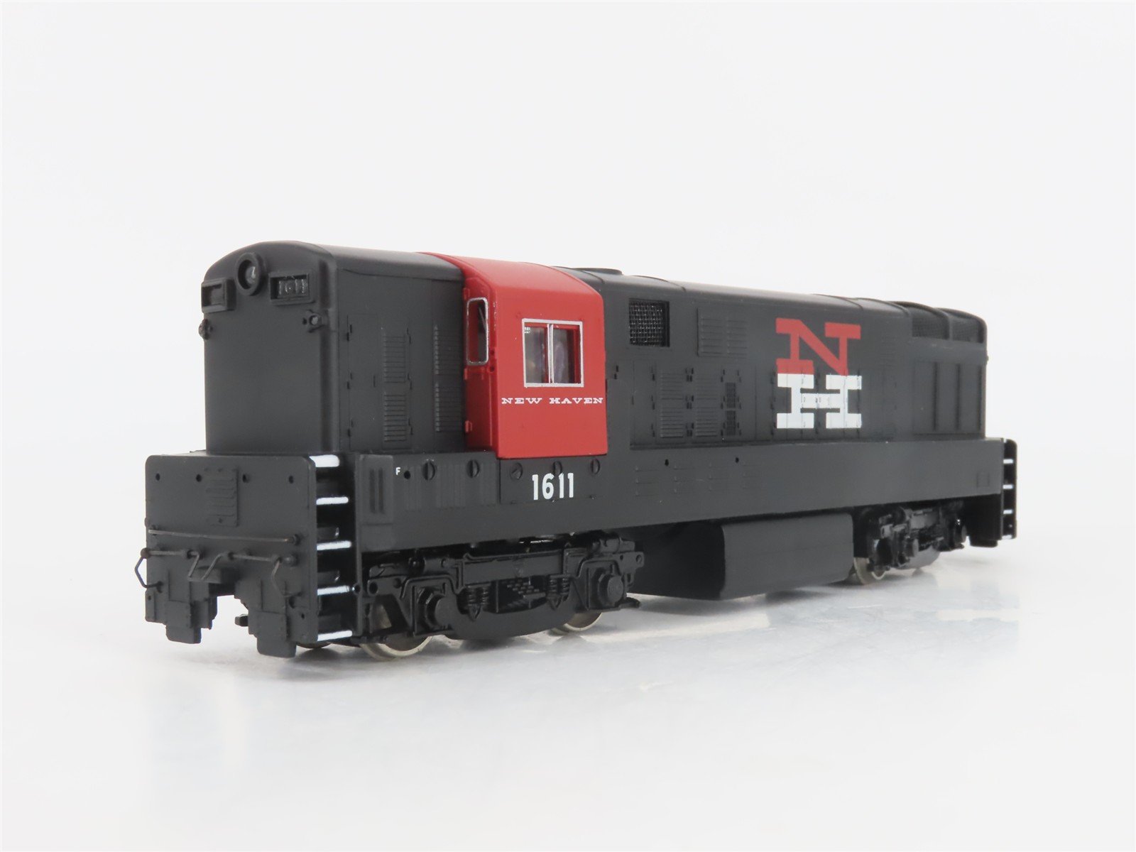 HO Scale Bachmann Spectrum 81215 NH New Haven FM H16-44 Diesel #1611