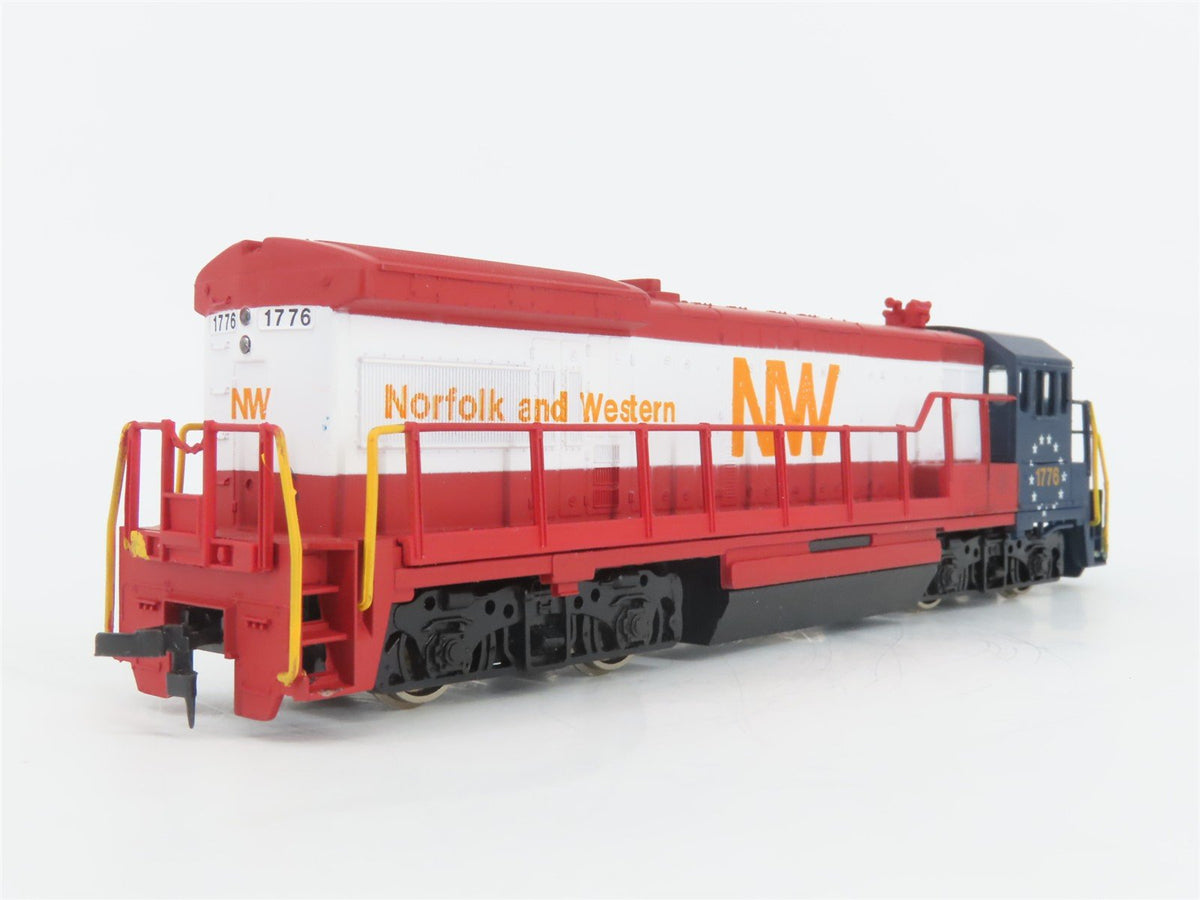 HO Scale Bachmann 0726 N&amp;W Norfolk &amp; Western &quot;Bicentennial&quot; GE U33B Diesel #1776