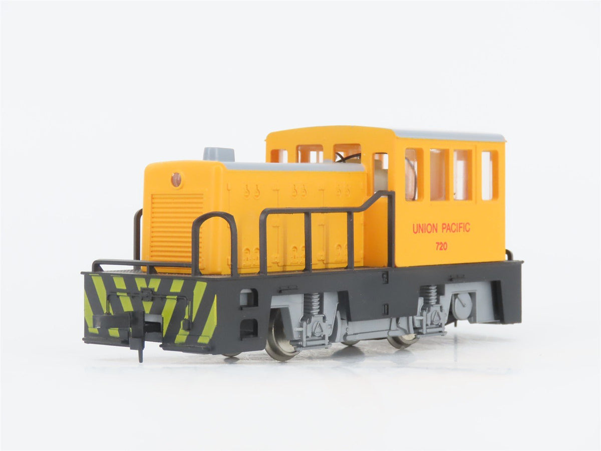 HO Bachmann AA41068001 UP Union Pacific 35-Ton Industrial Diesel Switcher #720