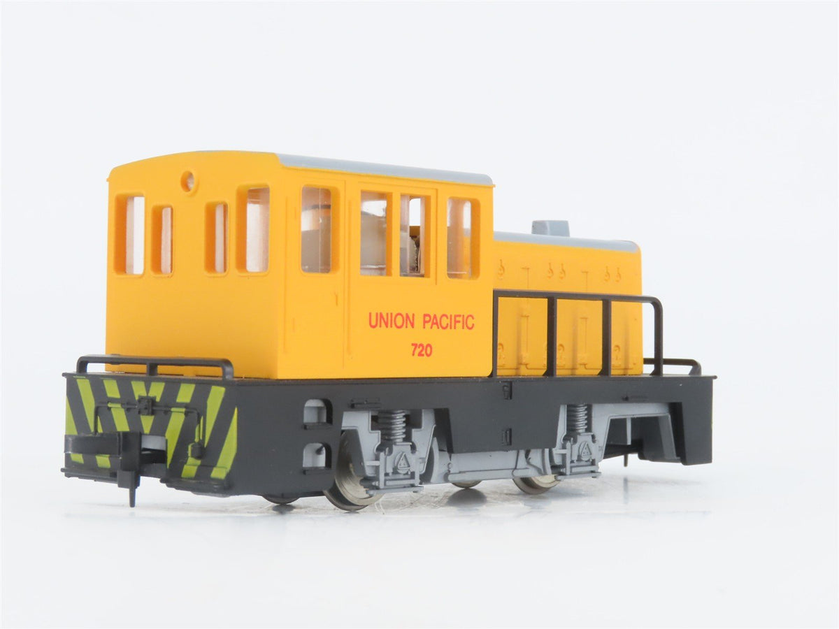 HO Bachmann AA41068001 UP Union Pacific 35-Ton Industrial Diesel Switcher #720