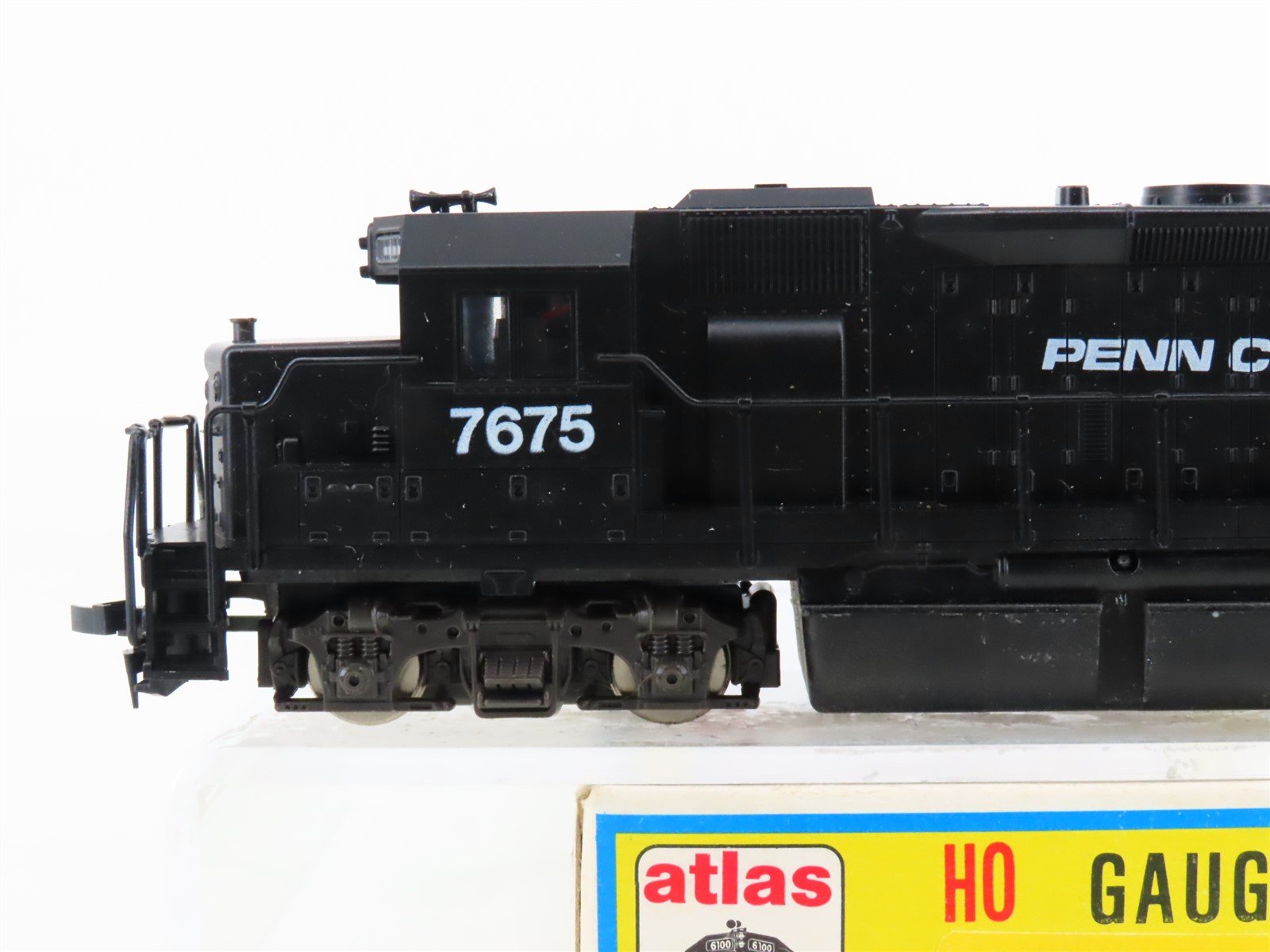 HO Scale Atlas 7066 PC Penn Central GP38 Diesel Locomotive #7675