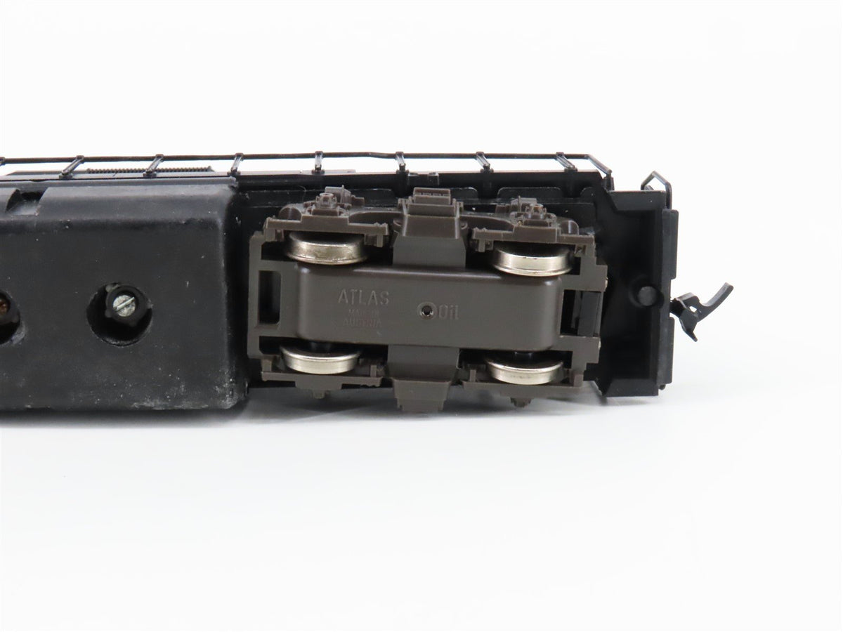 HO Scale Atlas 7066 PC Penn Central GP38 Diesel Locomotive #7675