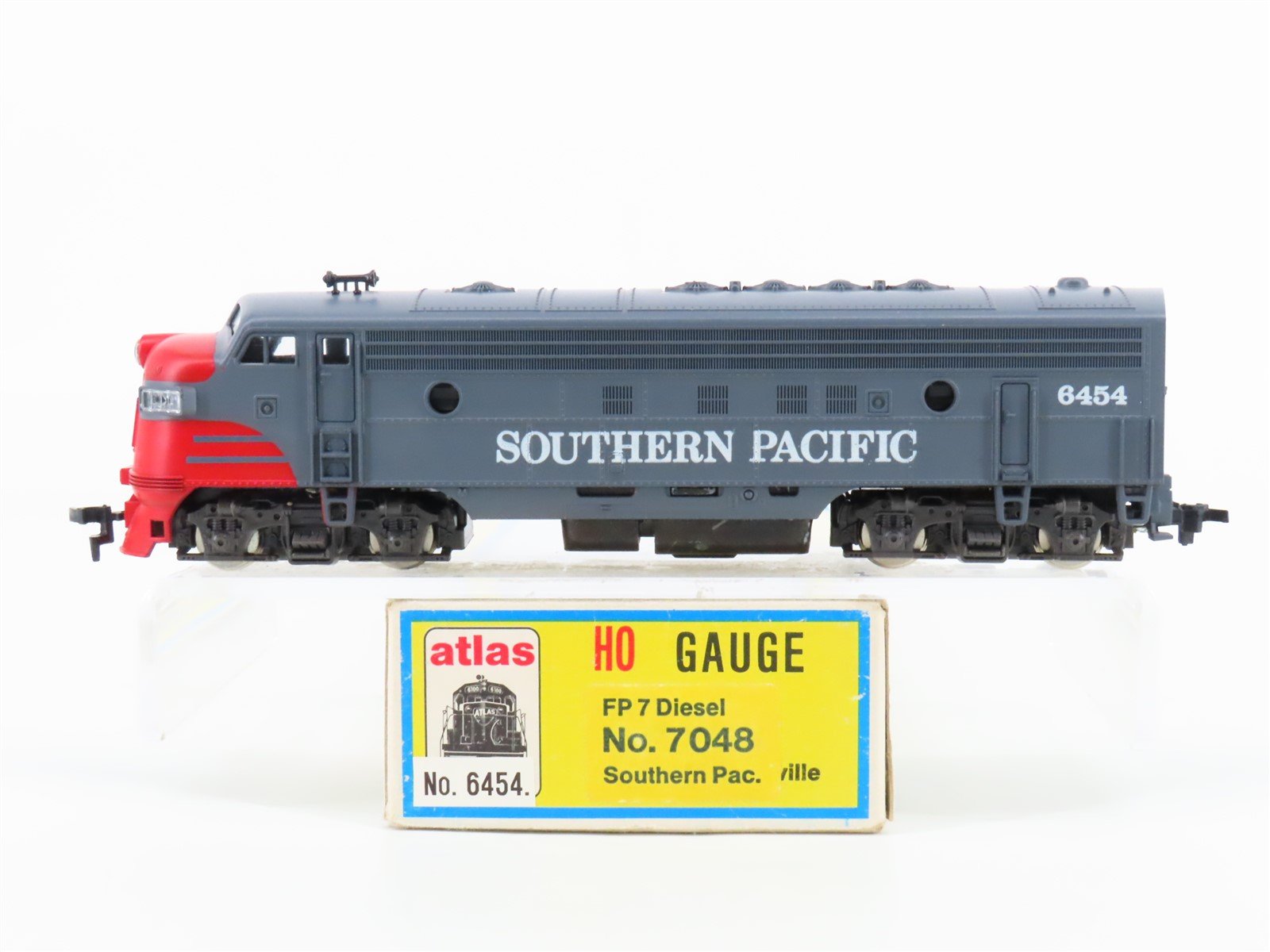 HO Scale Atlas 7048 SP Southern Pacific FP7A Diesel Locomotive #6454