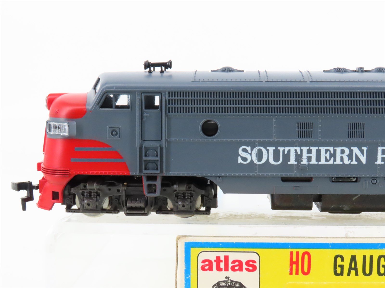 HO Scale Atlas 7048 SP Southern Pacific FP7A Diesel Locomotive #6454