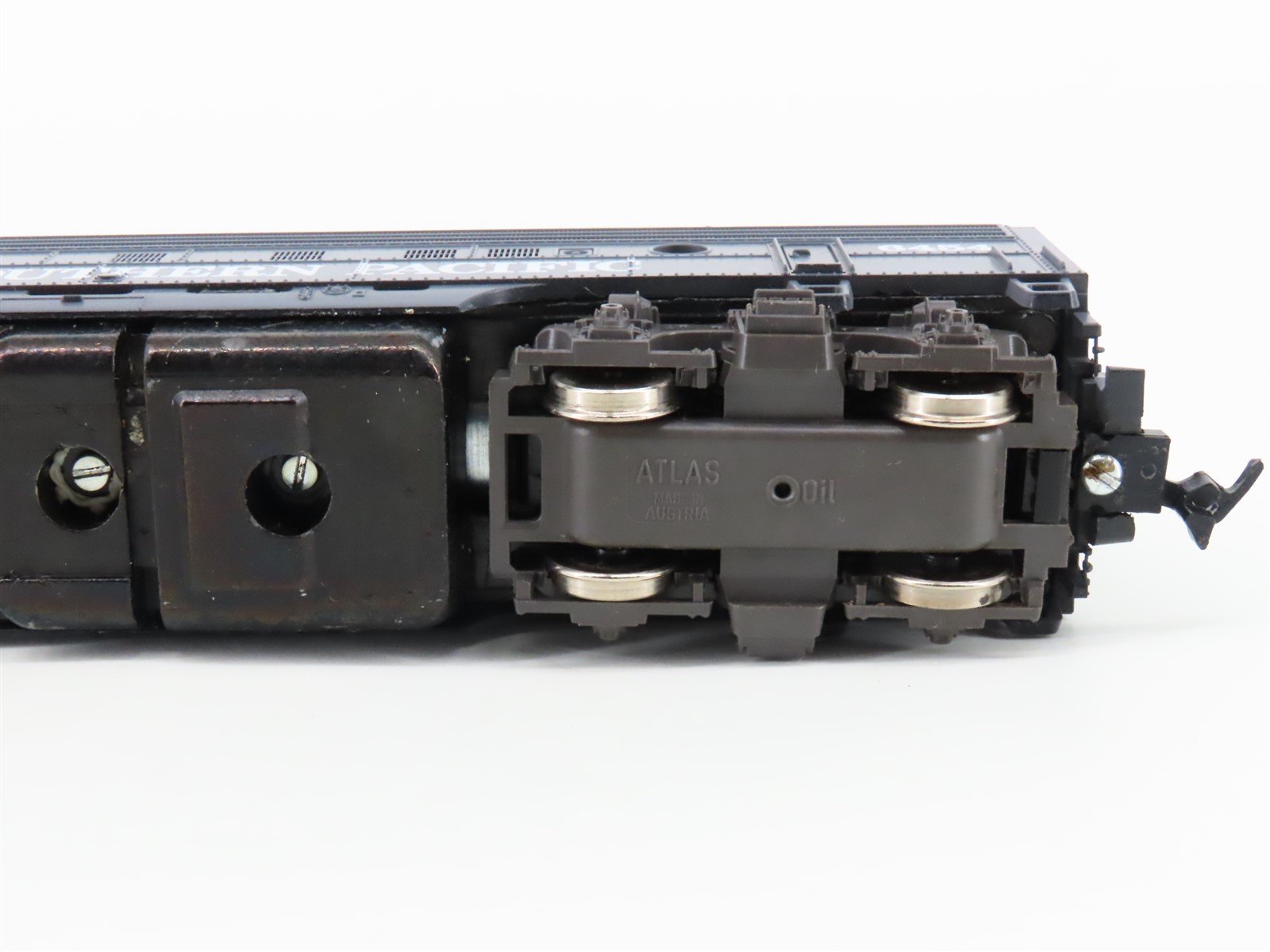 HO Scale Atlas 7048 SP Southern Pacific FP7A Diesel Locomotive #6454