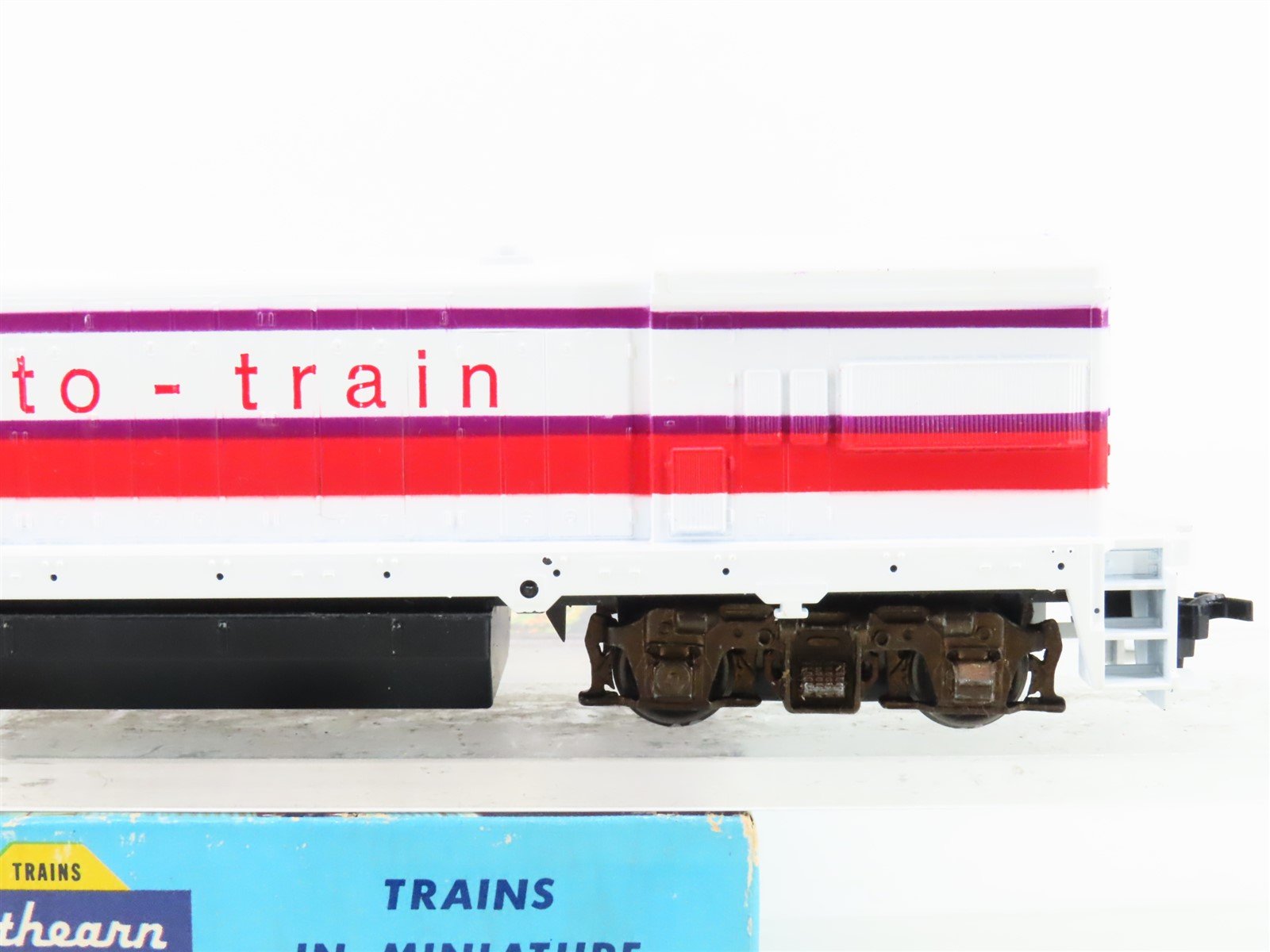 HO Scale Athearn 3485 Auto Train U33B Diesel Locomotive #4000
