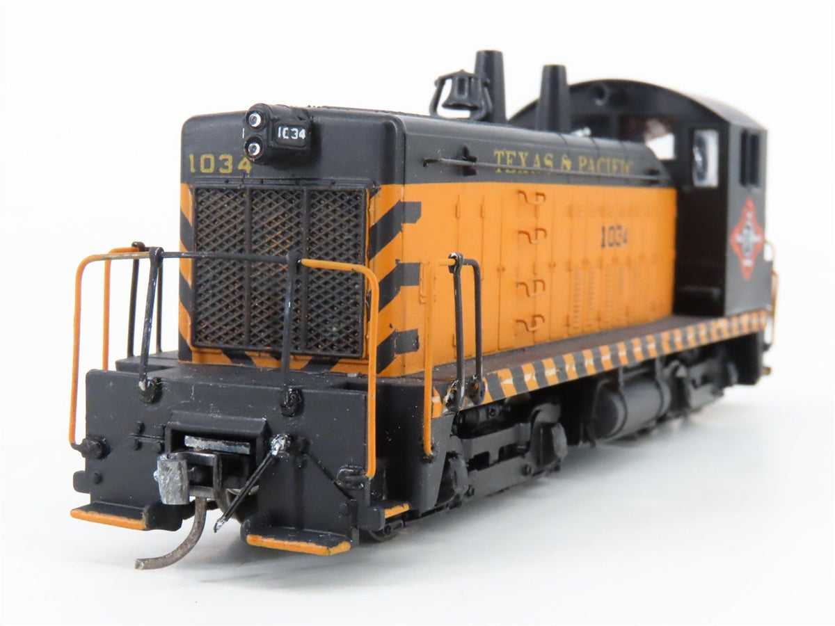 HO Scale Athearn T&amp;P Texas &amp; Pacific SW1500 Diesel Locomotive #1034 CUSTOM