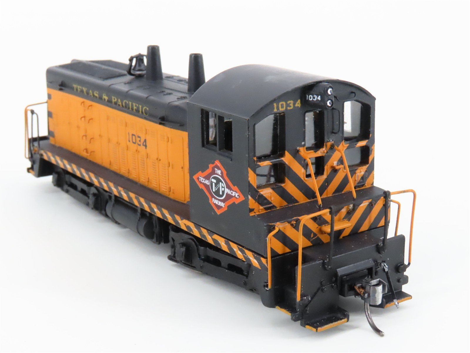 HO Scale Athearn T&P Texas & Pacific SW1500 Diesel Locomotive #1034 CUSTOM