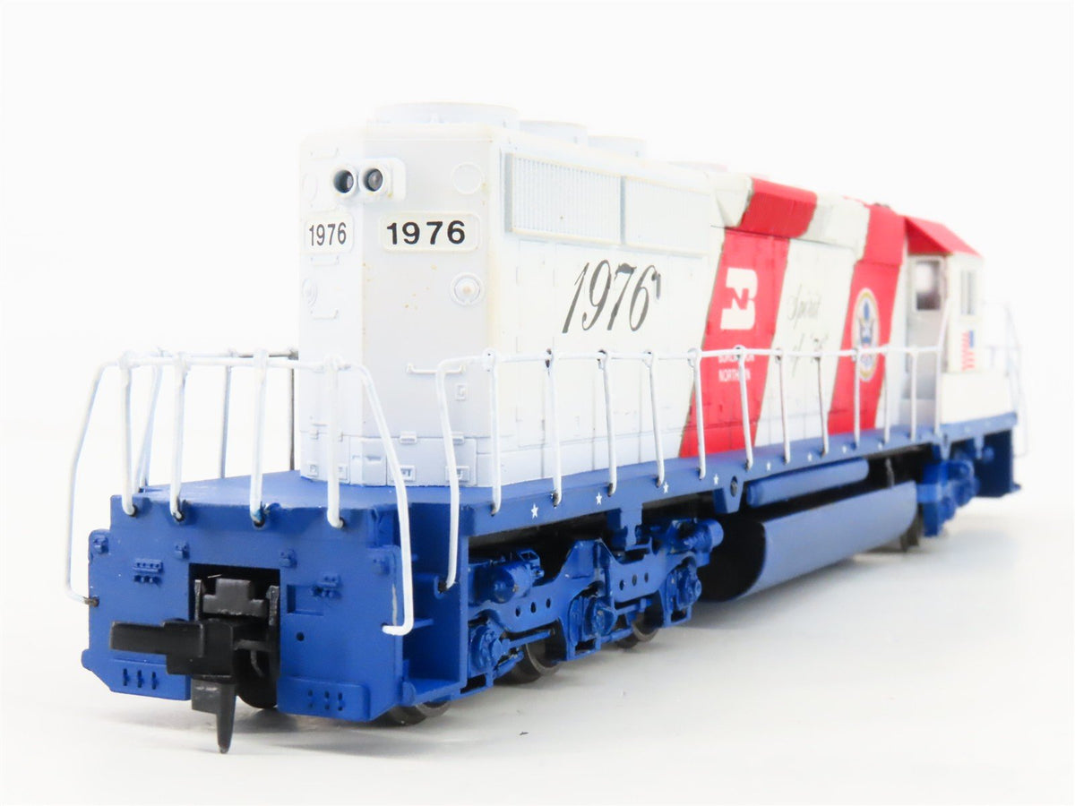 HO Scale Athearn BN Burlington Northern Bicentennial SD40-2 Diesel Loco #1976
