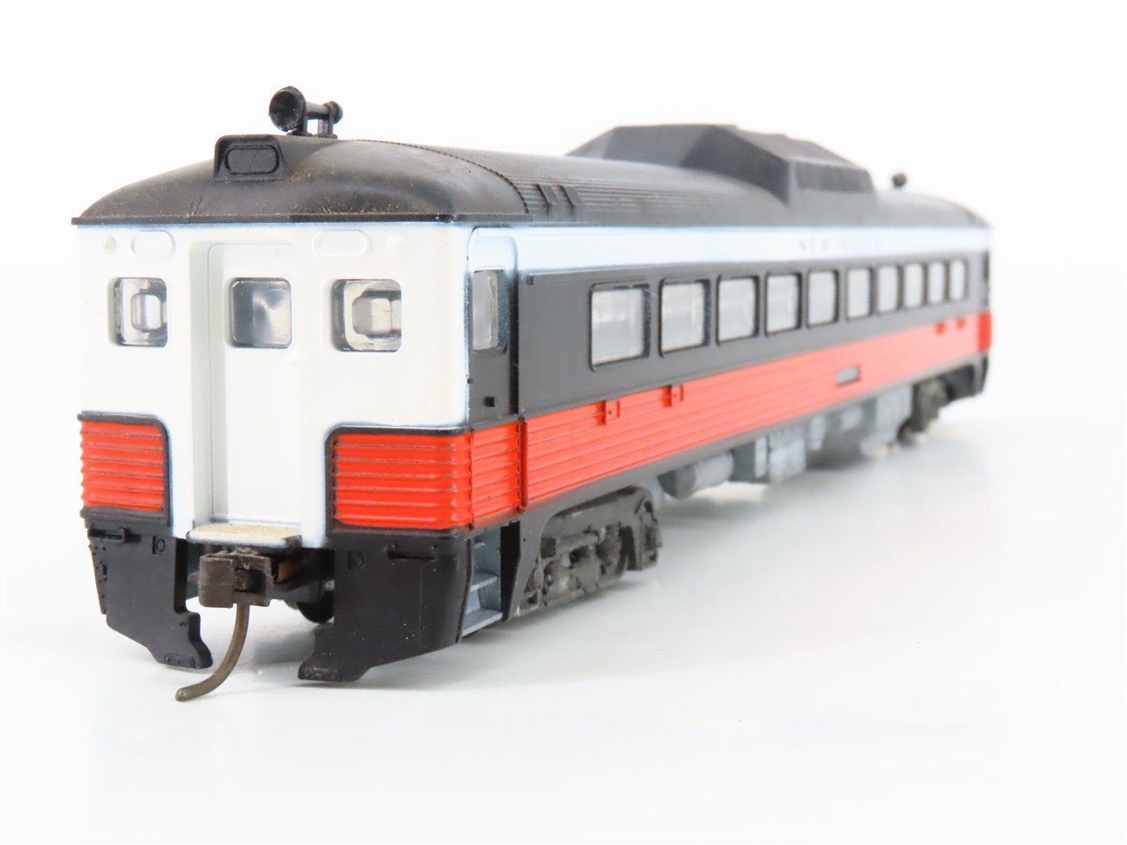 HO Scale Athearn NH New Haven RDC-3 Diesel Locomotive UNPOWERED