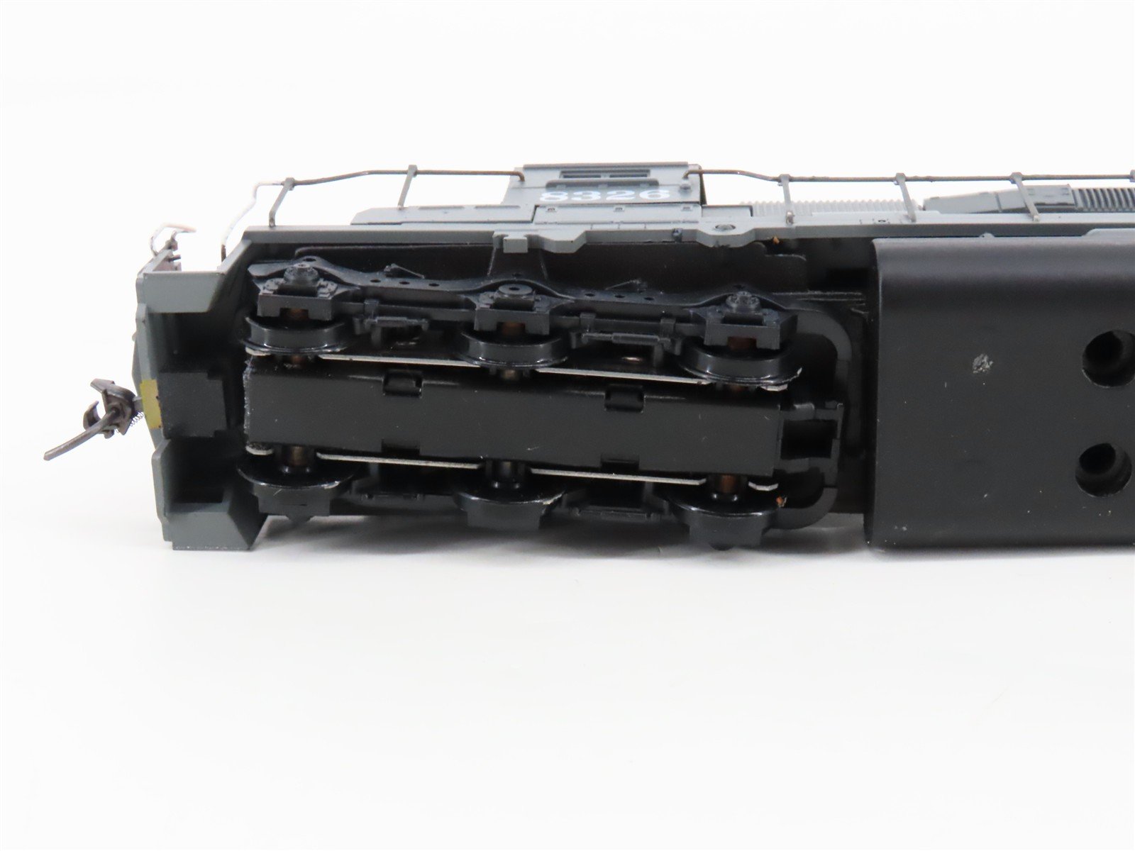 HO Scale Athearn SP Southern Pacific Bloody Nose SD40T-2 Diesel #8326 Unpowered