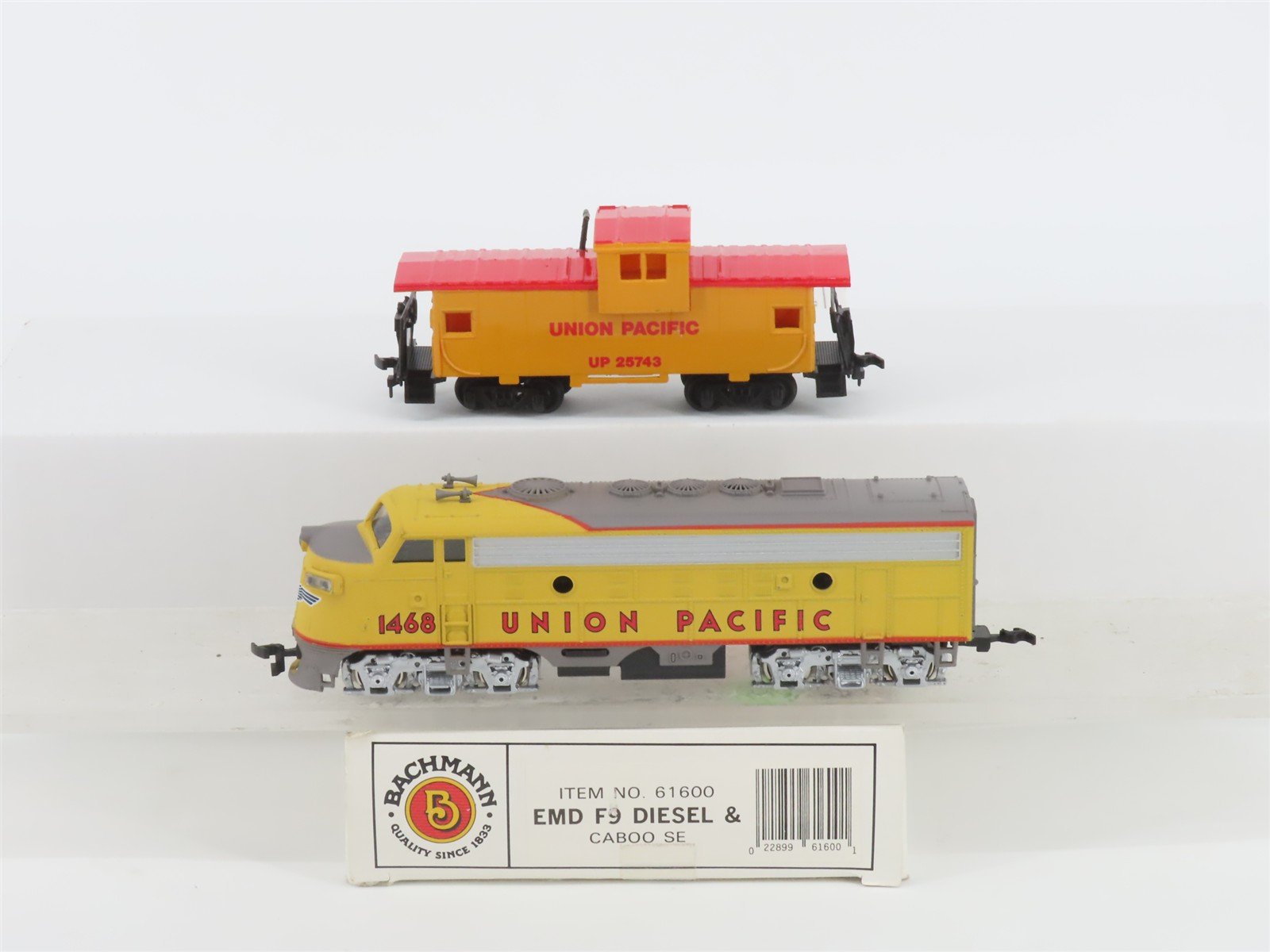 HO Scale Bachmann 61600 UP Union Pacific F9A Diesel Loco #1468 w/Caboose