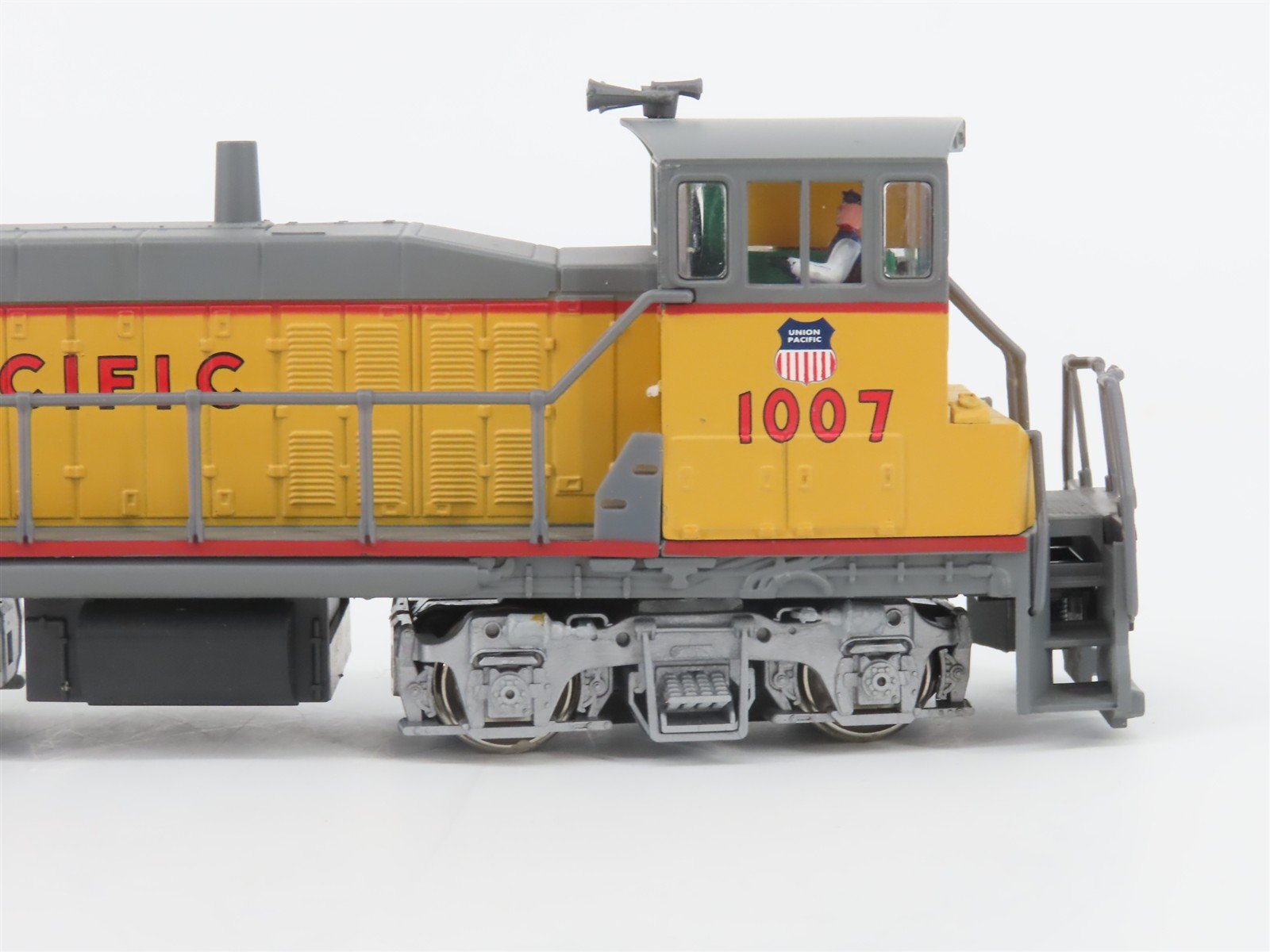 HO Scale Con-Cor 001-155302 UP Union Pacific MP15 Diesel Locomotive #1007