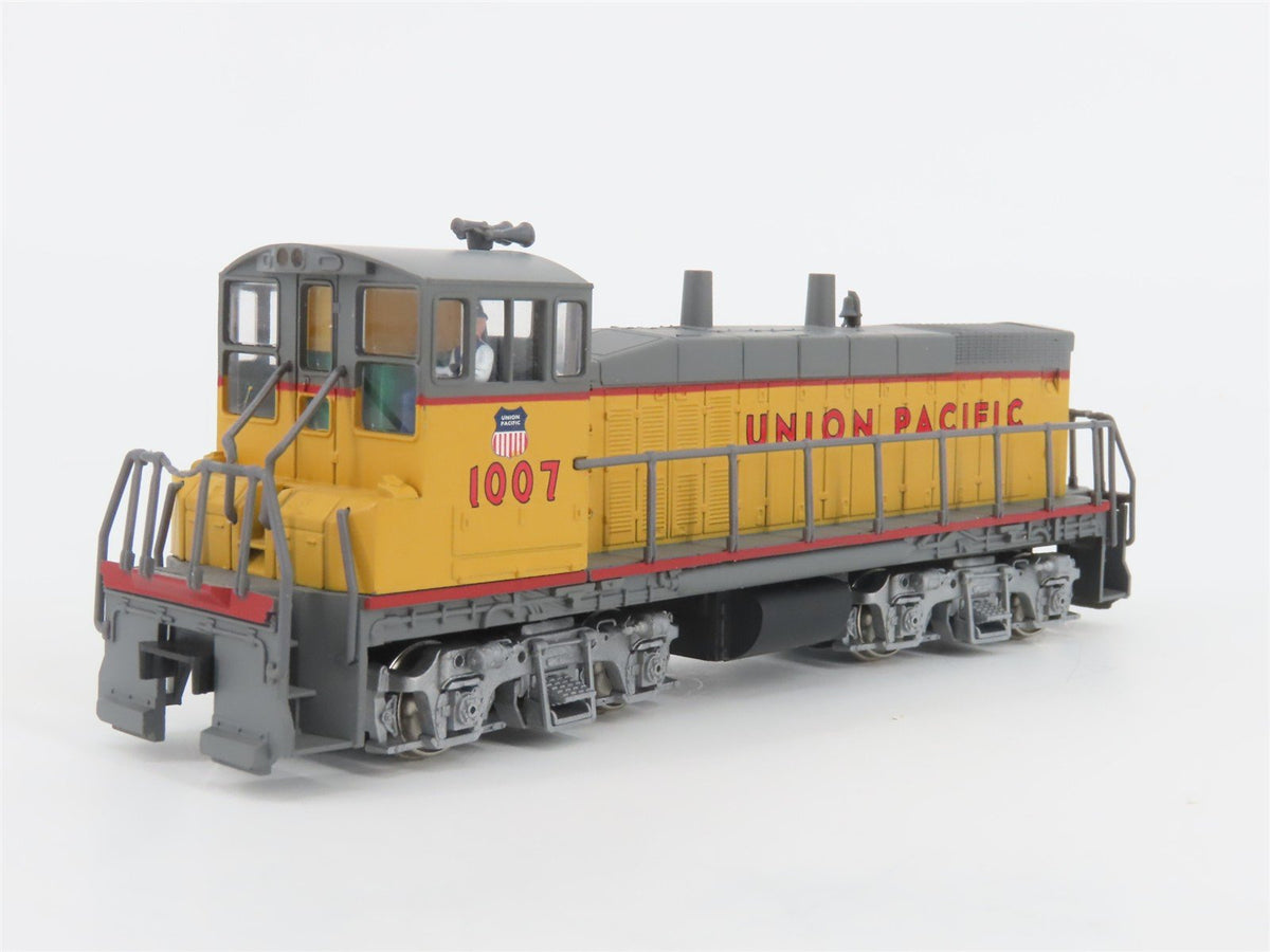 HO Scale Con-Cor 001-155302 UP Union Pacific MP15 Diesel Locomotive #1007