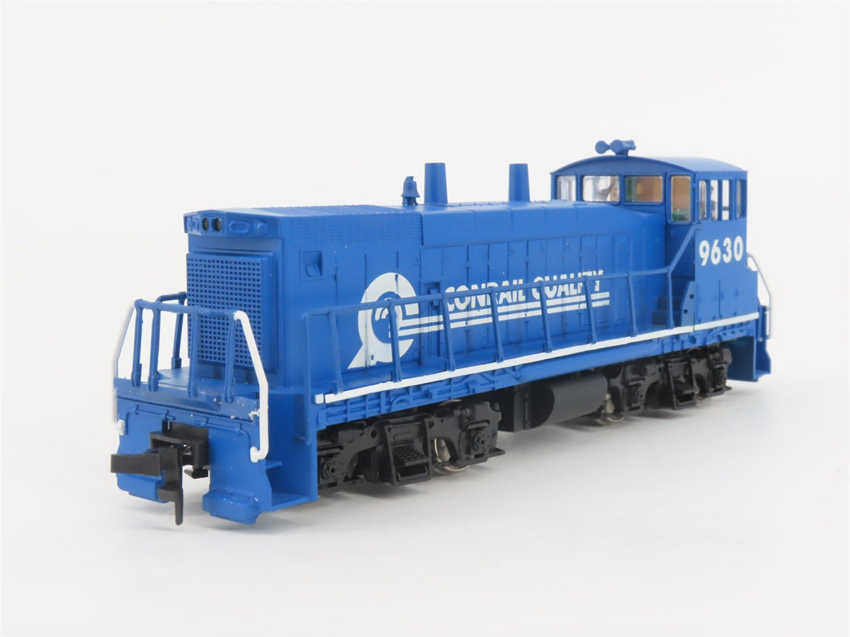 HO Scale Con-Cor 0001-155602 CR Conrail MP15DC Diesel Locomotive #9630
