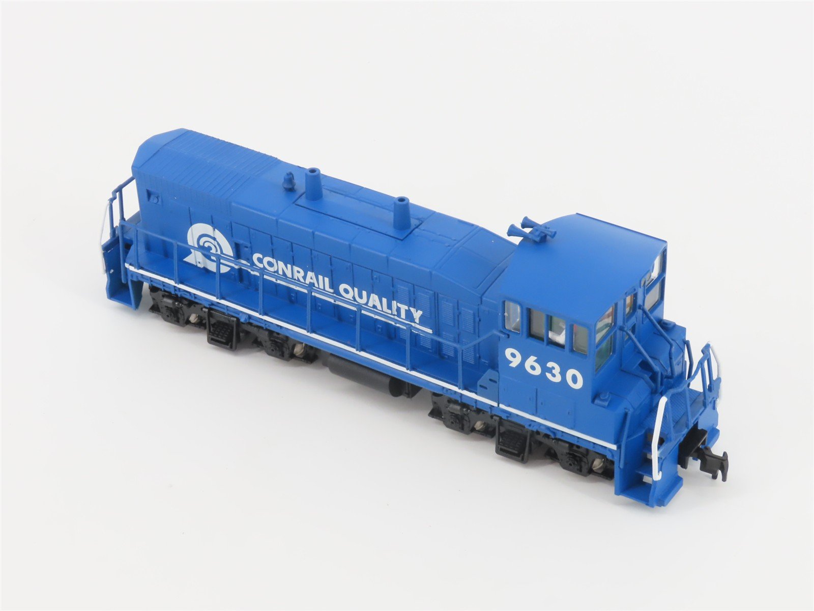 HO Scale Con-Cor 0001-155602 CR Conrail MP15DC Diesel Locomotive #9630