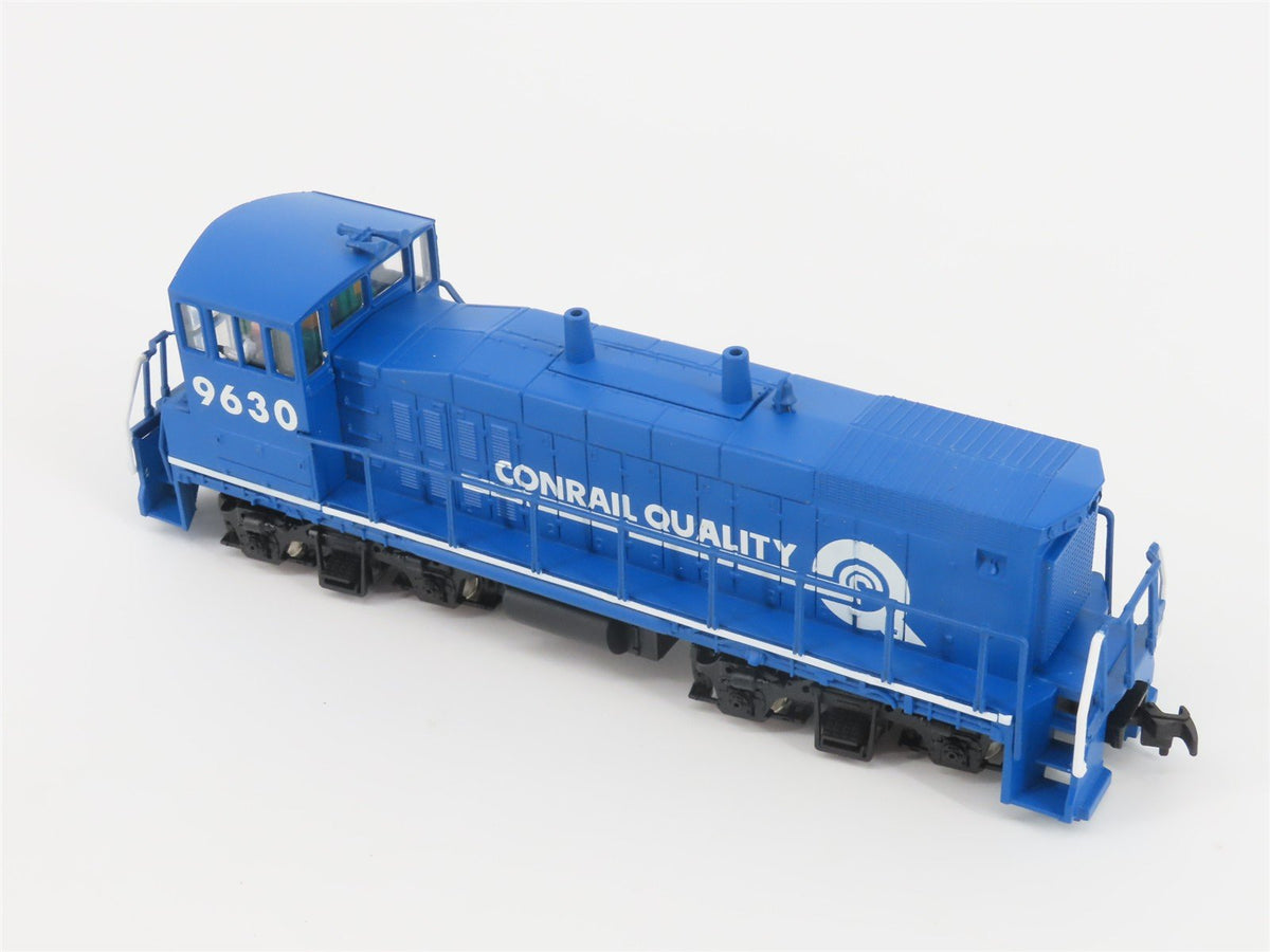 HO Scale Con-Cor 0001-155602 CR Conrail MP15DC Diesel Locomotive #9630