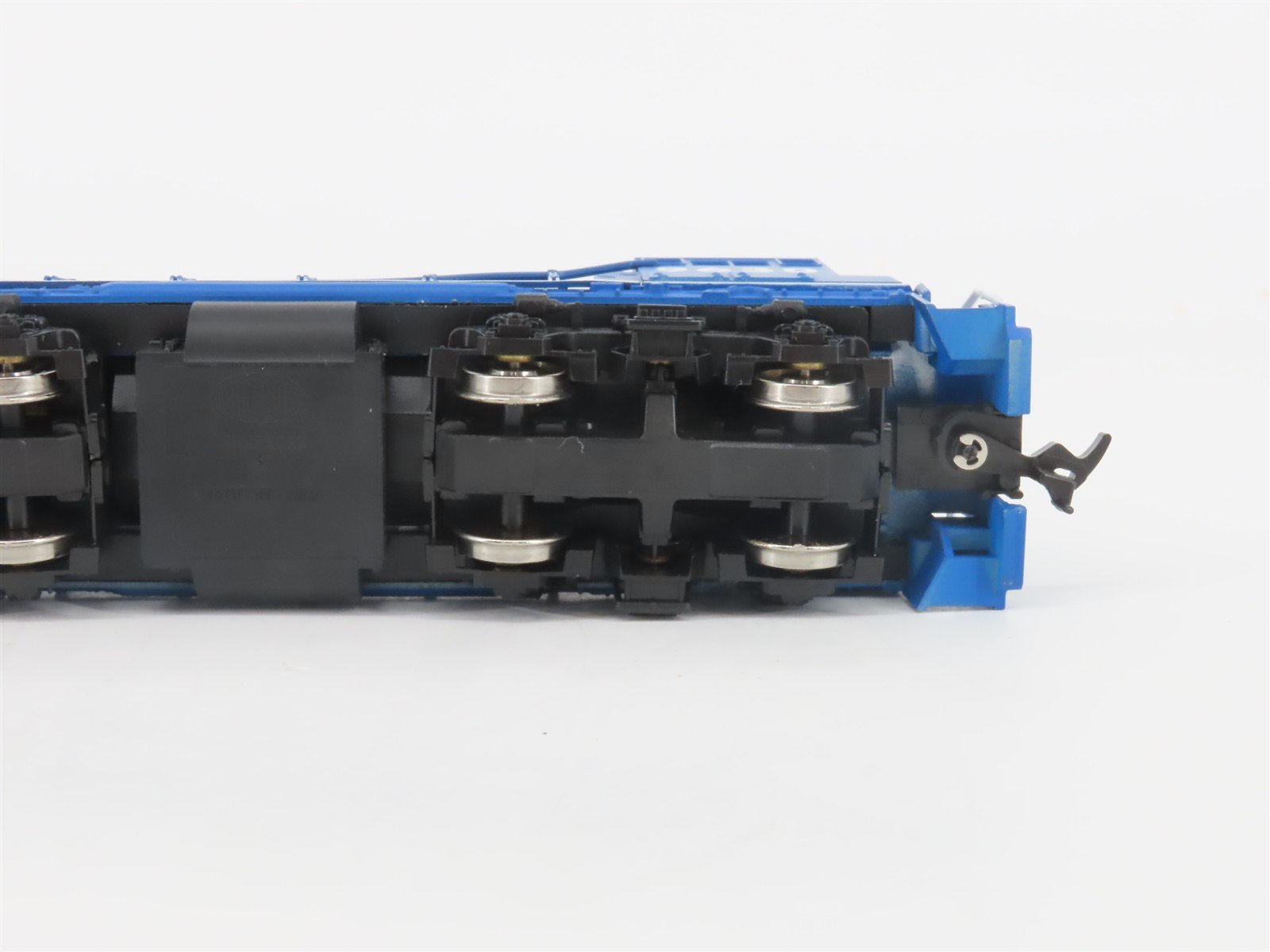 HO Scale Con-Cor 0001-155602 CR Conrail MP15DC Diesel Locomotive #9630