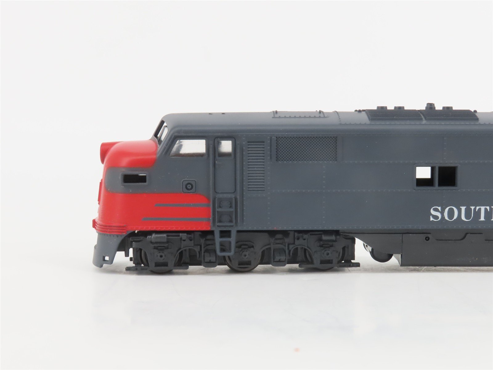 HO Scale Con-Cor 0015-002225 SP Southern Pacific E7A Diesel Loco #6002 UNPOWERED