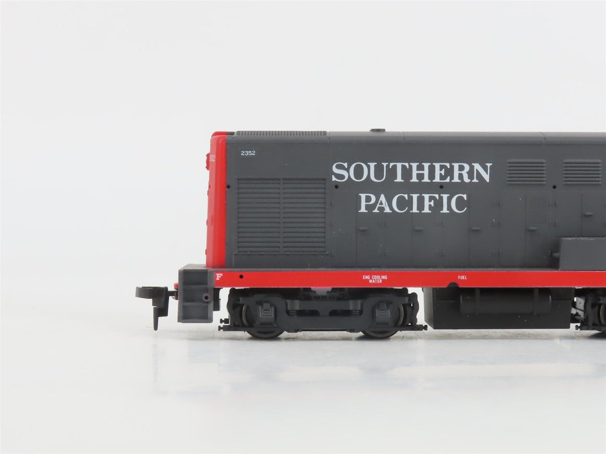 HO Scale Walthers 932-1328 SP Southern Pacific H10-44 Diesel Loco #2352