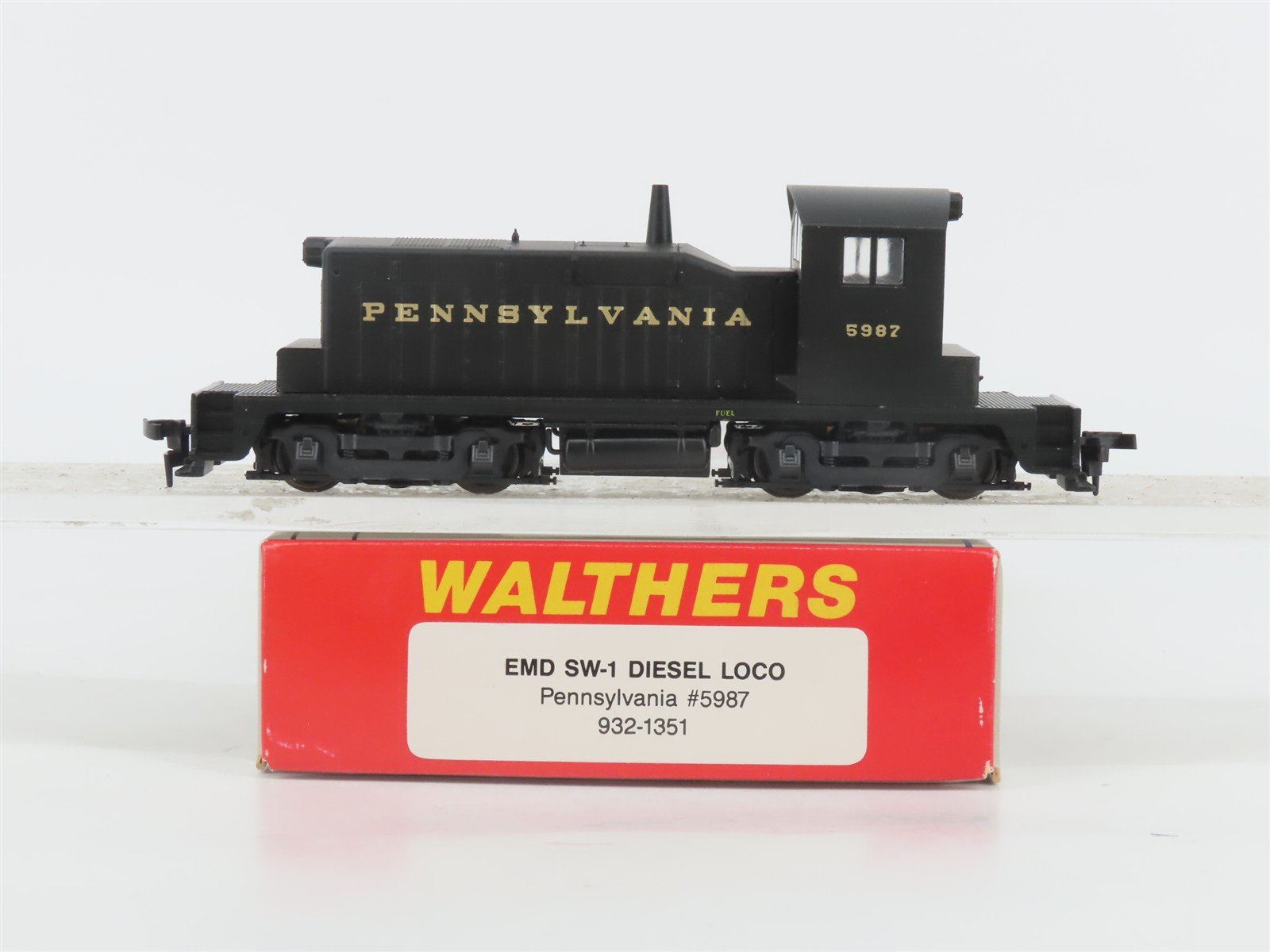 HO Scale Walthers 932-1351 PRR Pennsylvania SW1 Diesel Locomotive #5987