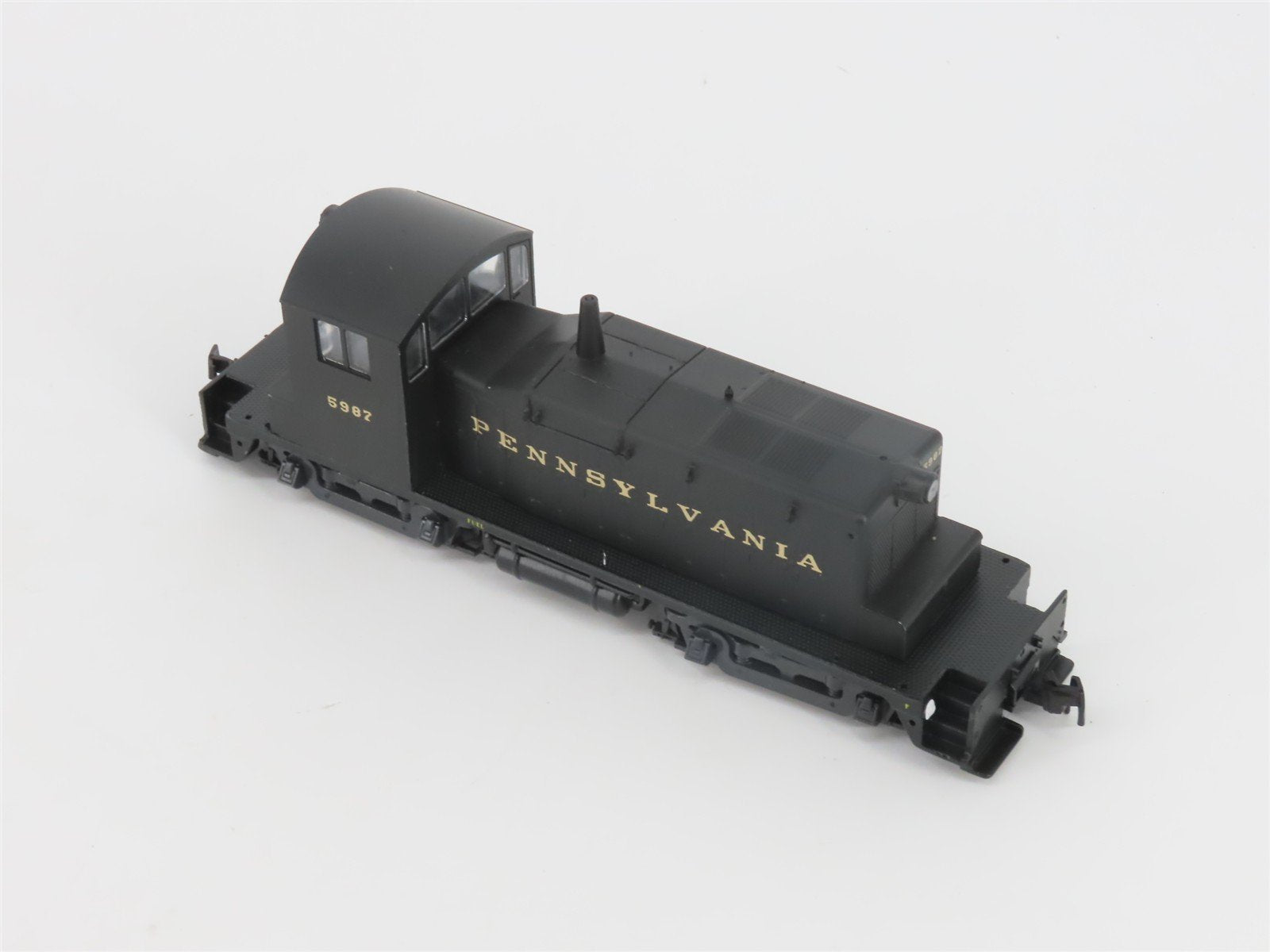 HO Scale Walthers 932-1351 PRR Pennsylvania SW1 Diesel Locomotive #5987