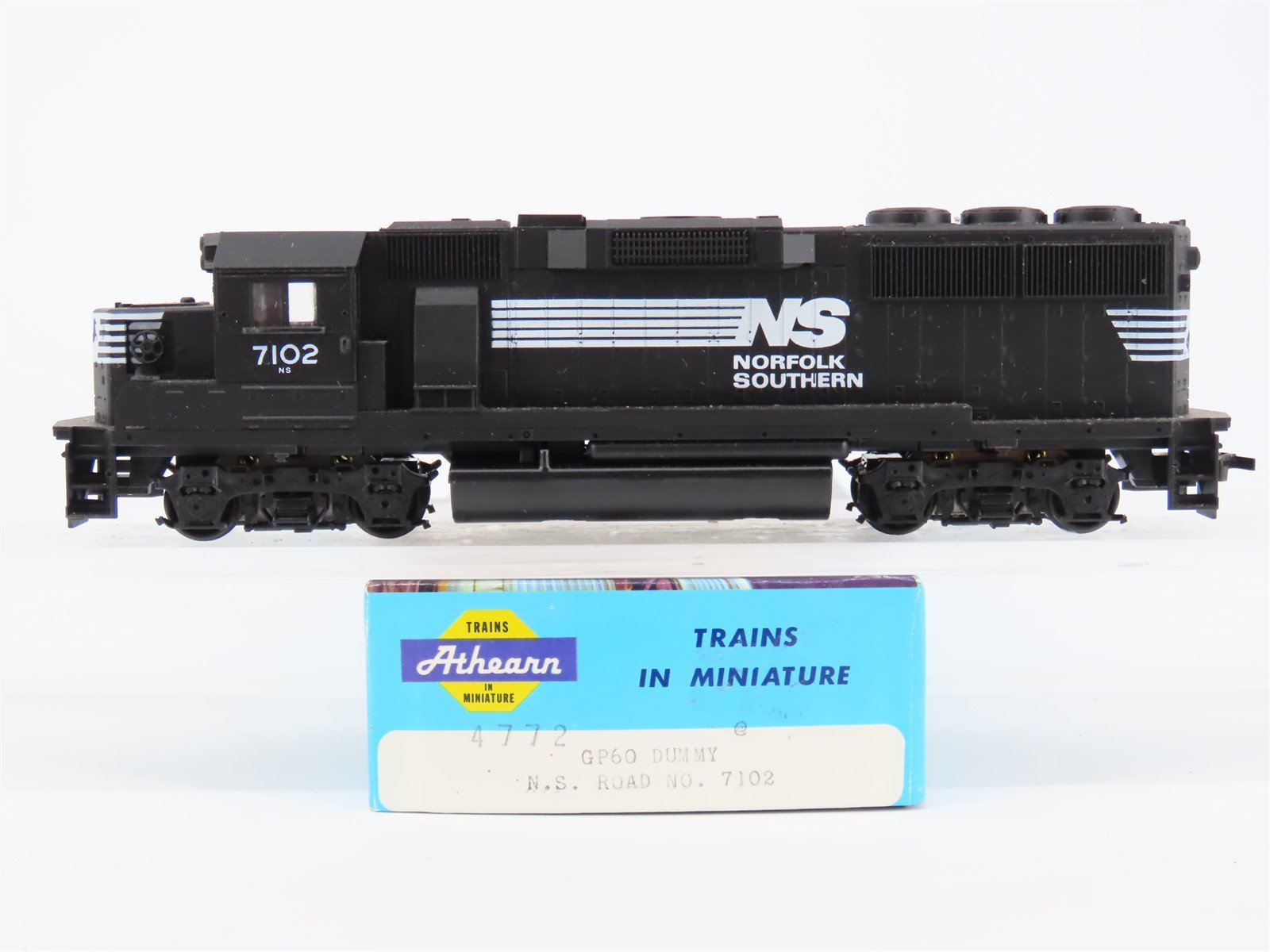 HO Scale Athearn 4772 NS Norfolk Southern GP60 Diesel Loco #7102 UNPOWERED