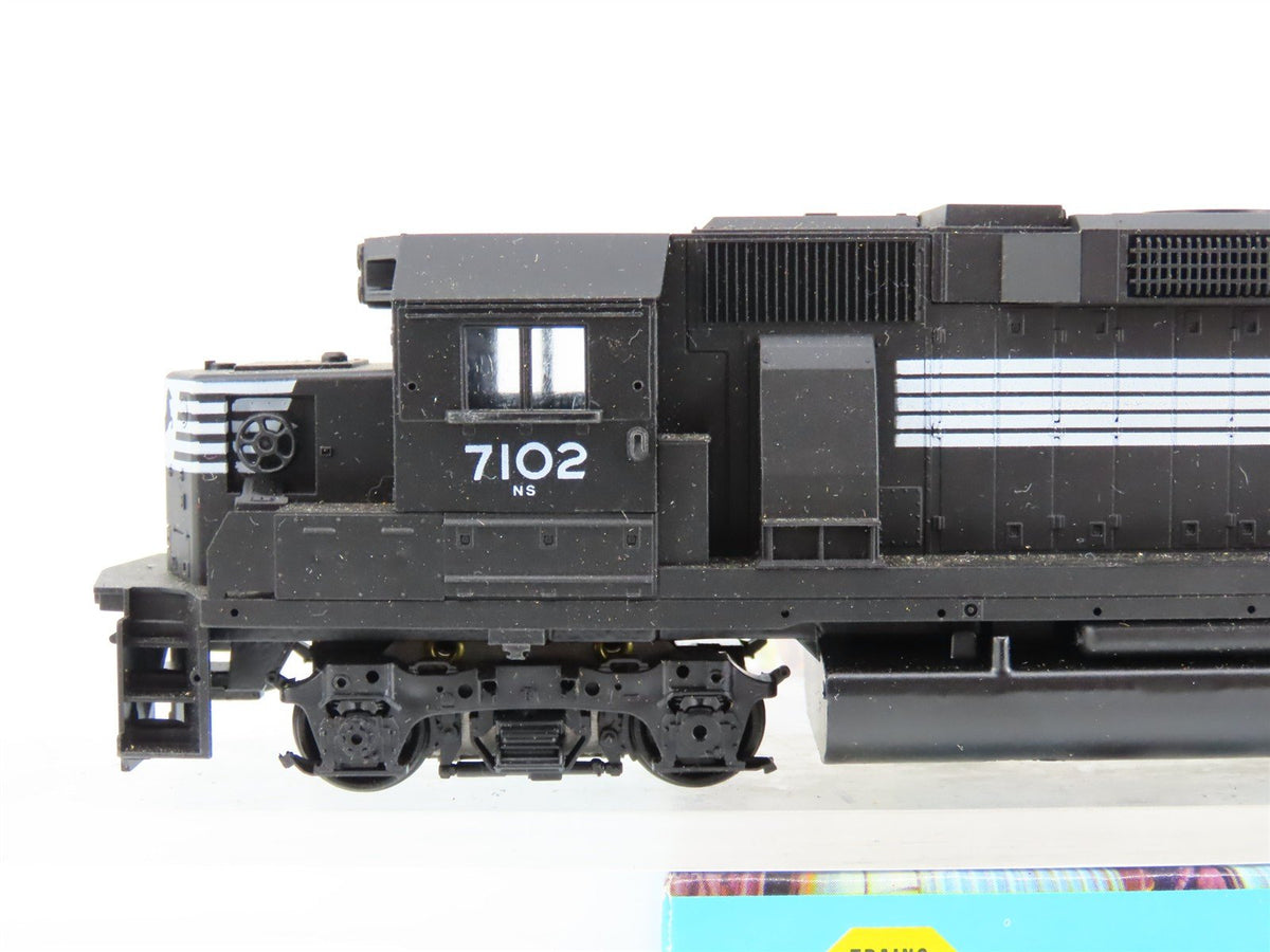 HO Scale Athearn 4772 NS Norfolk Southern GP60 Diesel Loco #7102 UNPOWERED