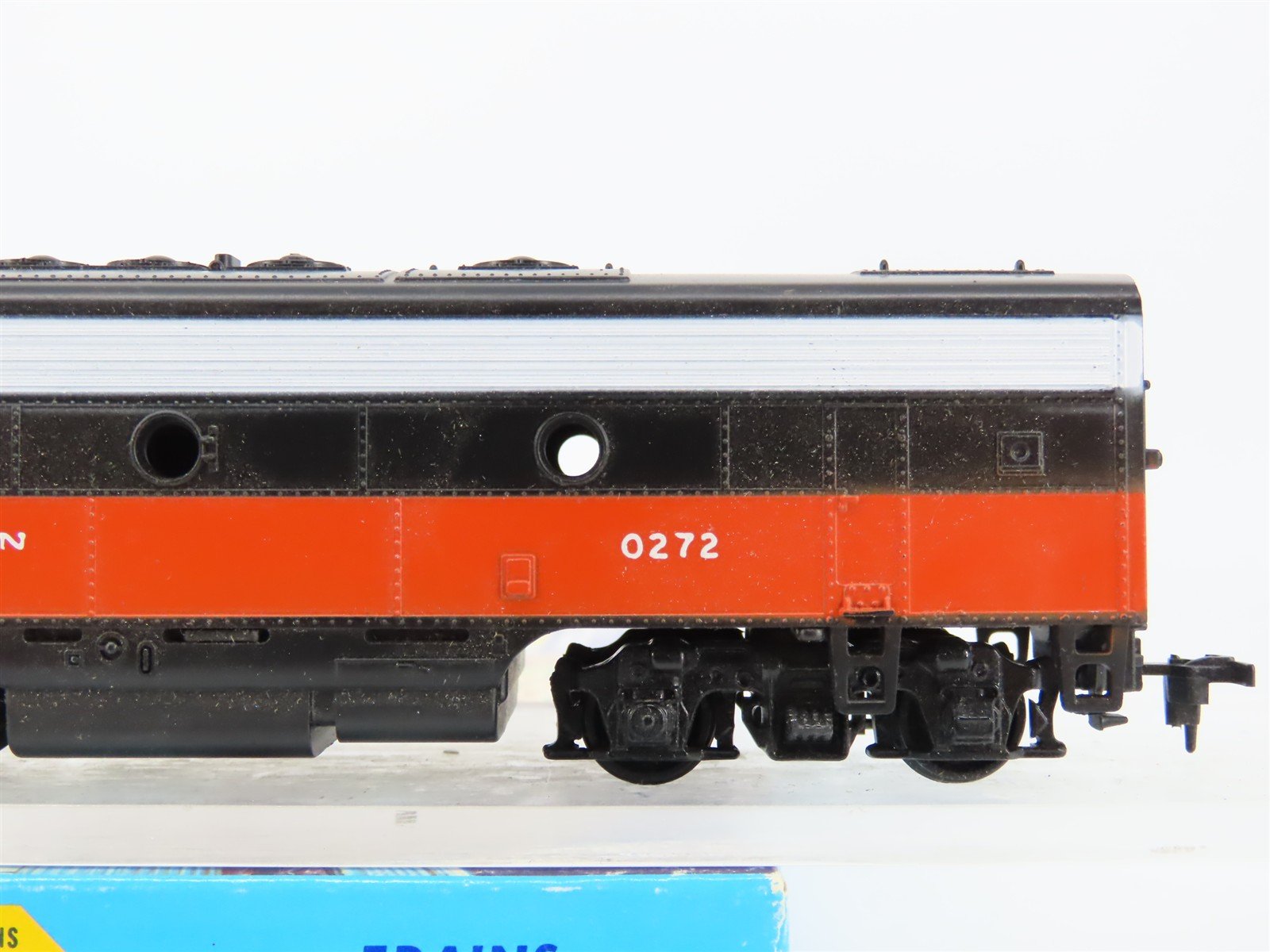 HO Scale Athearn 3022 NH New Haven F7B Diesel Locomotive #0272 UNPOWERED