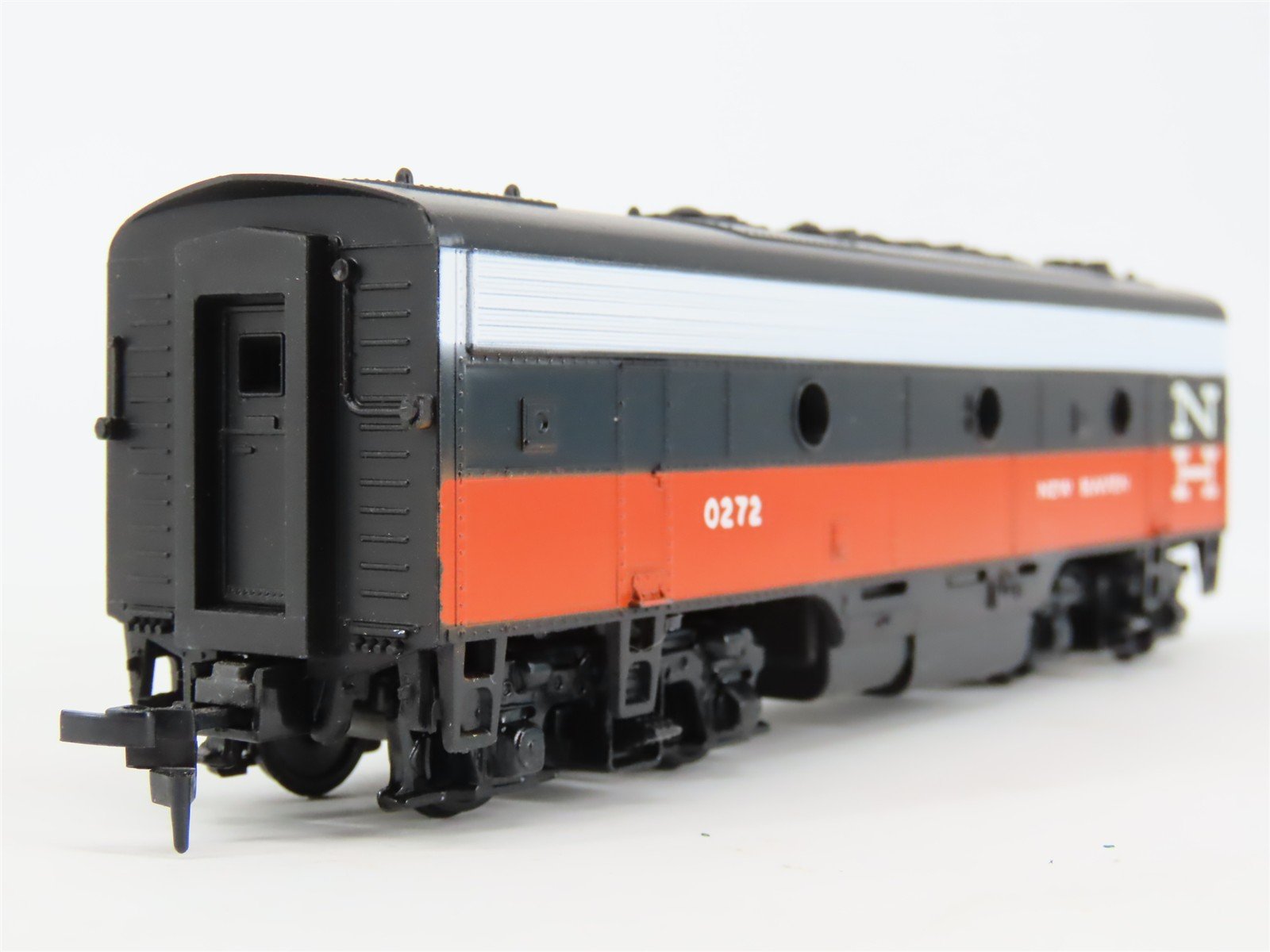 HO Scale Athearn 3022 NH New Haven F7B Diesel Locomotive #0272 UNPOWERED