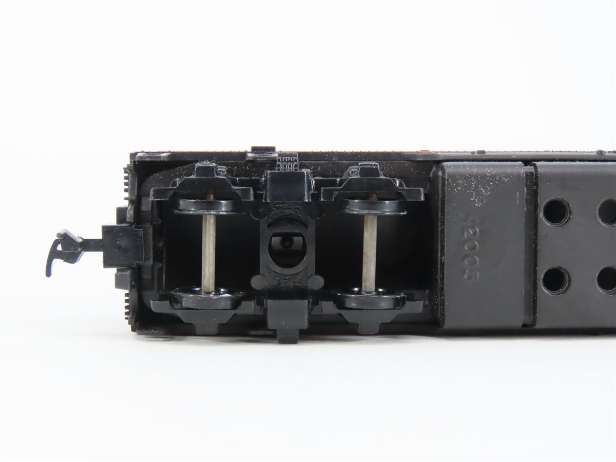 HO Scale Athearn 3022 NH New Haven F7B Diesel Locomotive #0272 UNPOWERED