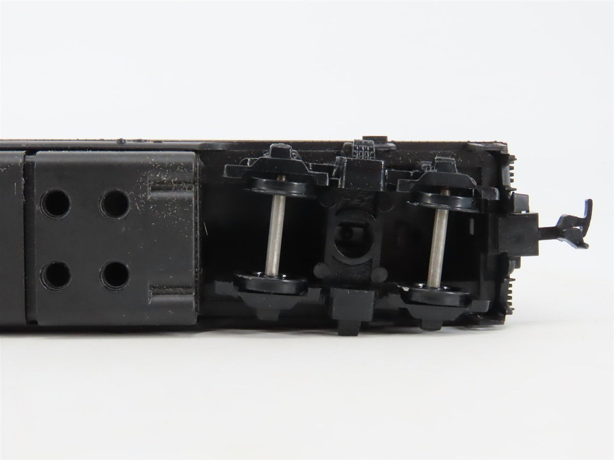 HO Scale Athearn 3022 NH New Haven F7B Diesel Locomotive #0272 UNPOWERED