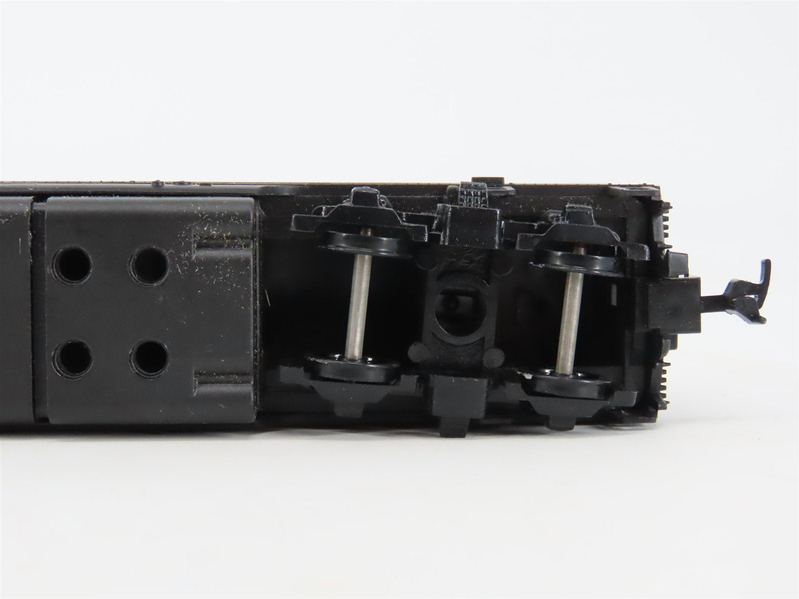 HO Scale Athearn 3022 NH New Haven F7B Diesel Locomotive #0272 UNPOWERED