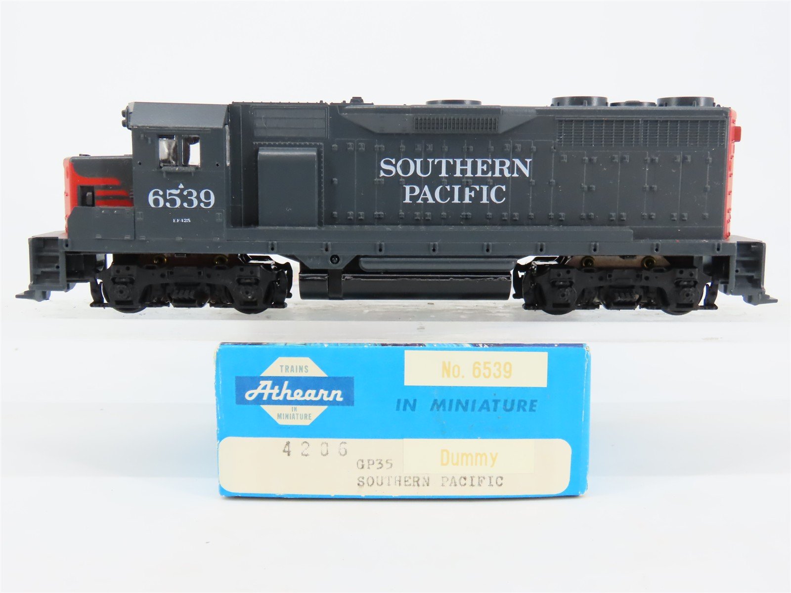 HO Scale Athearn 4206 SP Southern Pacific GP35 Diesel Loco #6539 UNPOWERED