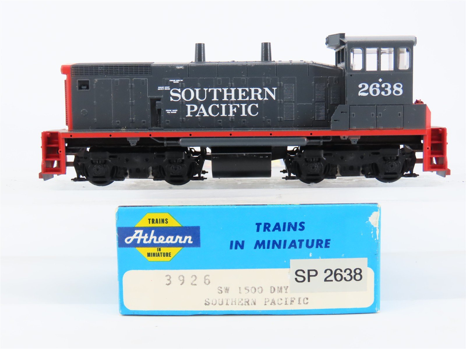 HO Scale Athearn 3926 SP Southern Pacific SW1500 Diesel Loco #2638 UNPOWERED