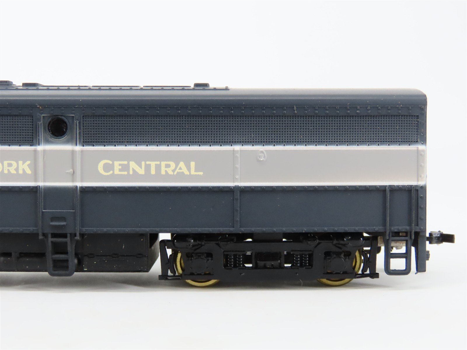 HO Scale Train Miniature NYC New York Central FB-1 Diesel Loco #1346 UNPOWERED