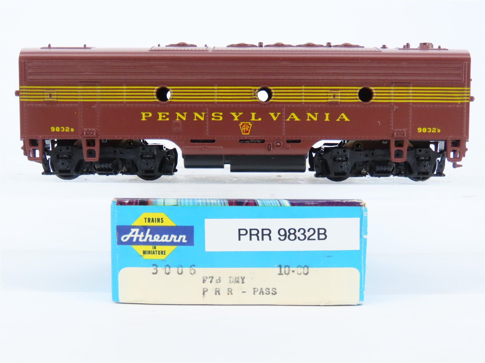 HO Scale Athearn 3006 PRR Pennsylvania F7B Diesel Loco #9832B UNPOWERED